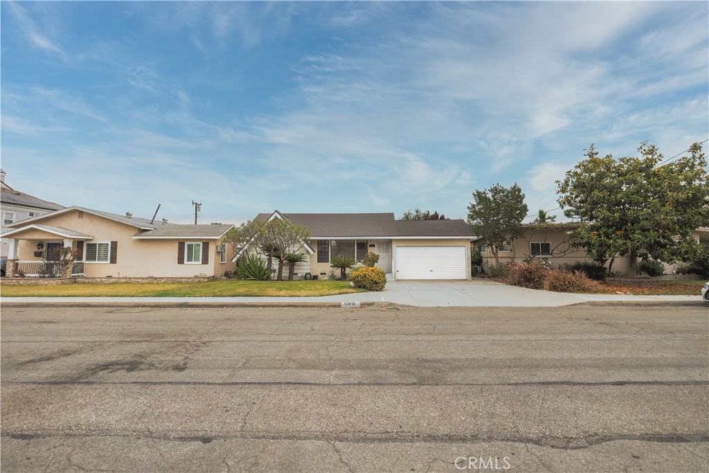 17610 Roseton Avenue