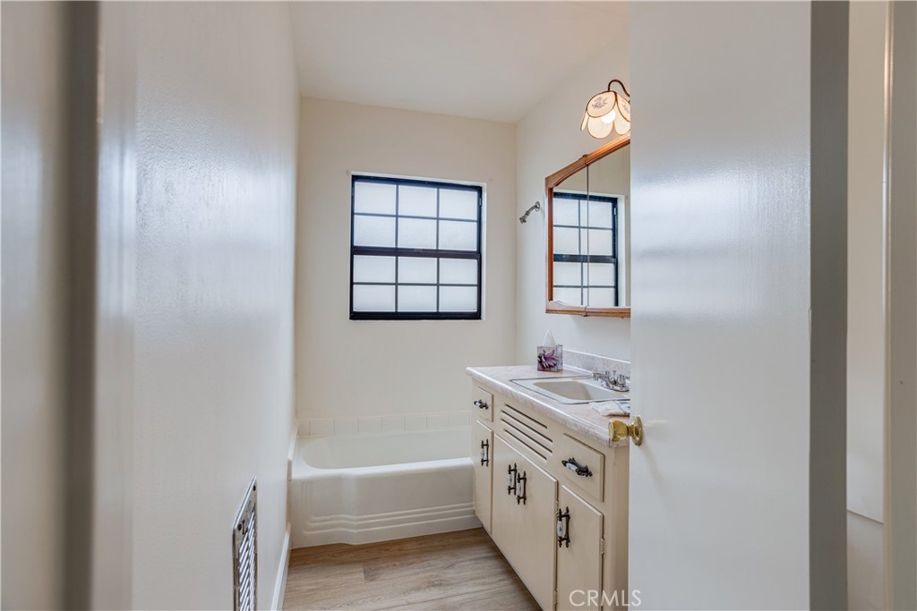 17610 Roseton Avenue