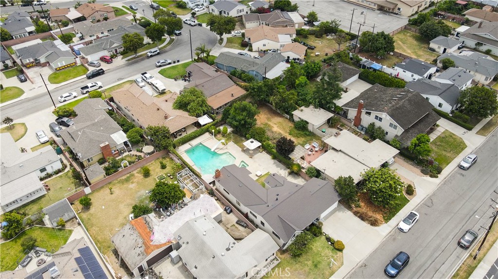 17610 Roseton Avenue