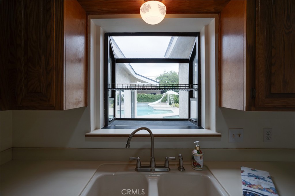 17610 Roseton Avenue