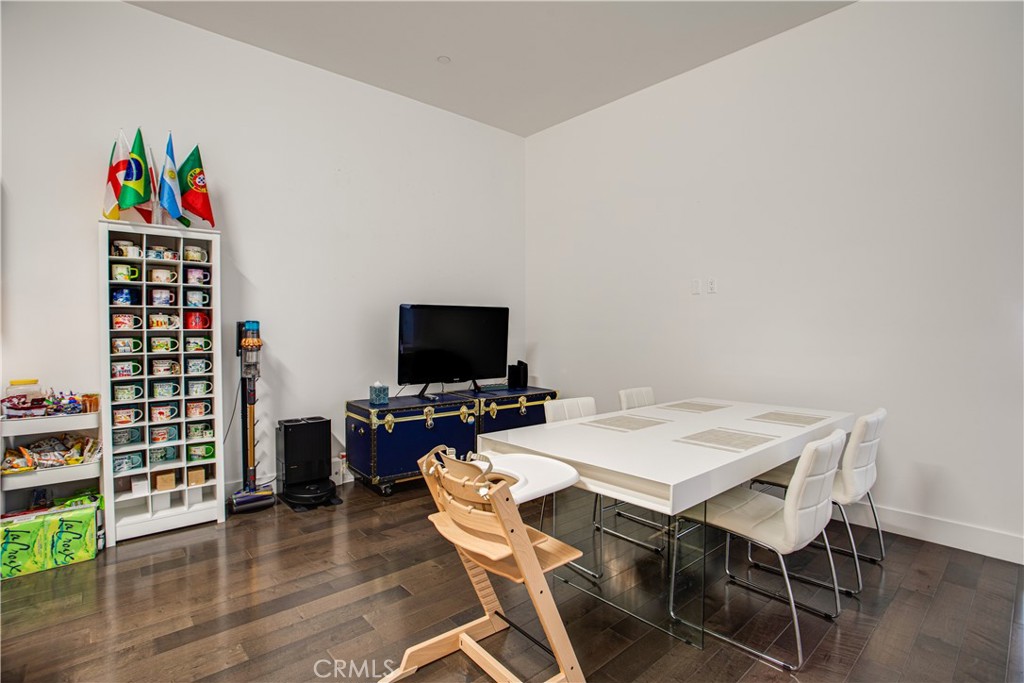 433 Pine Avenue 308