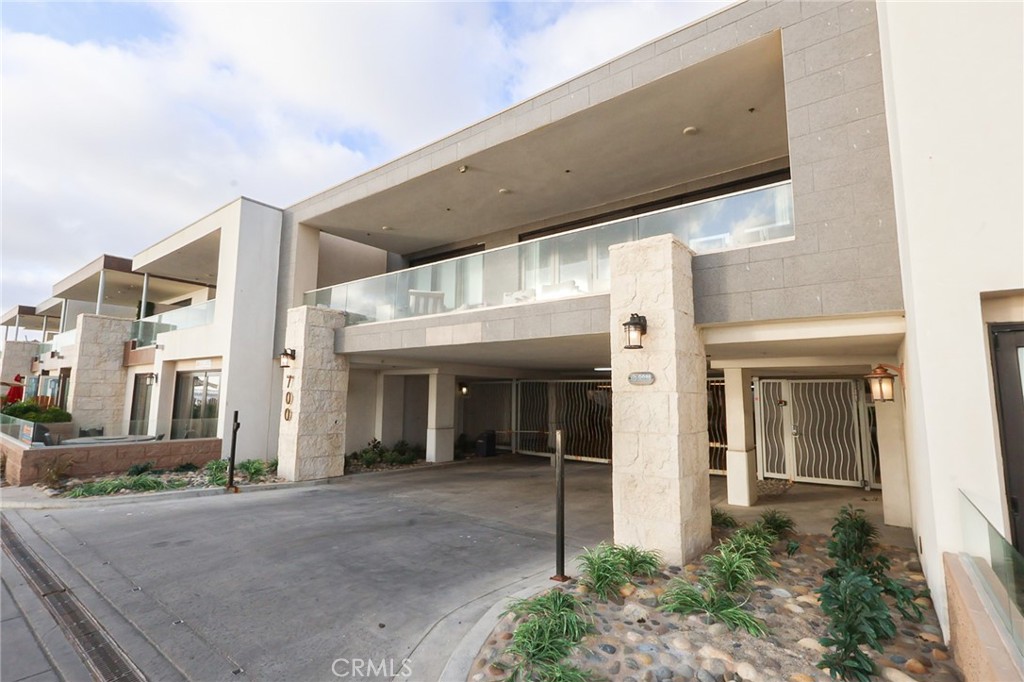 700 S The Strand 202