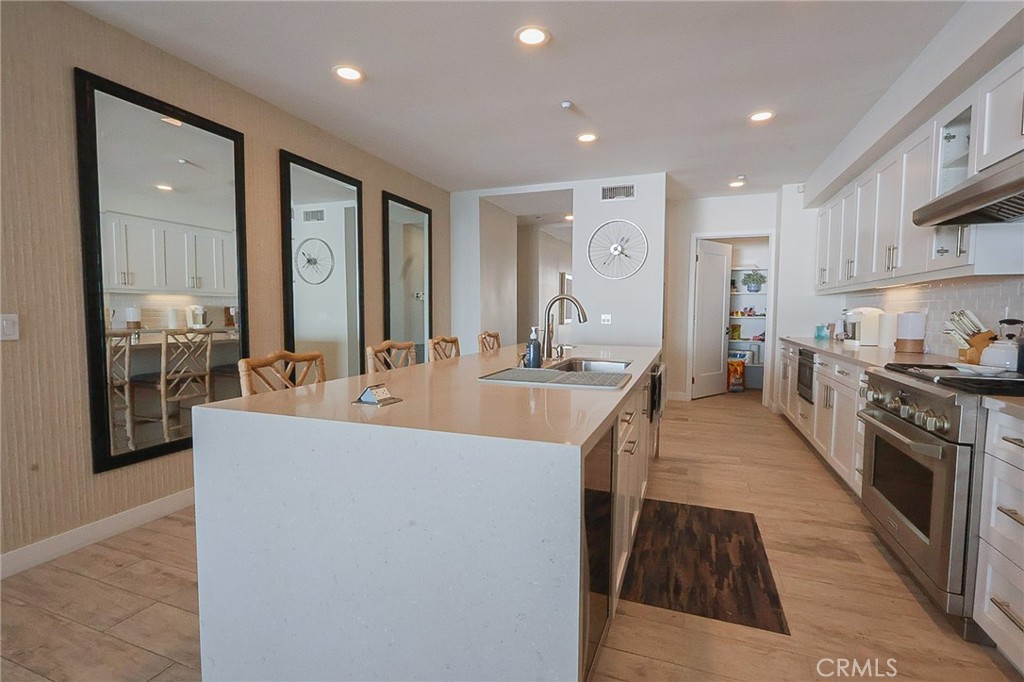 700 S The Strand 202