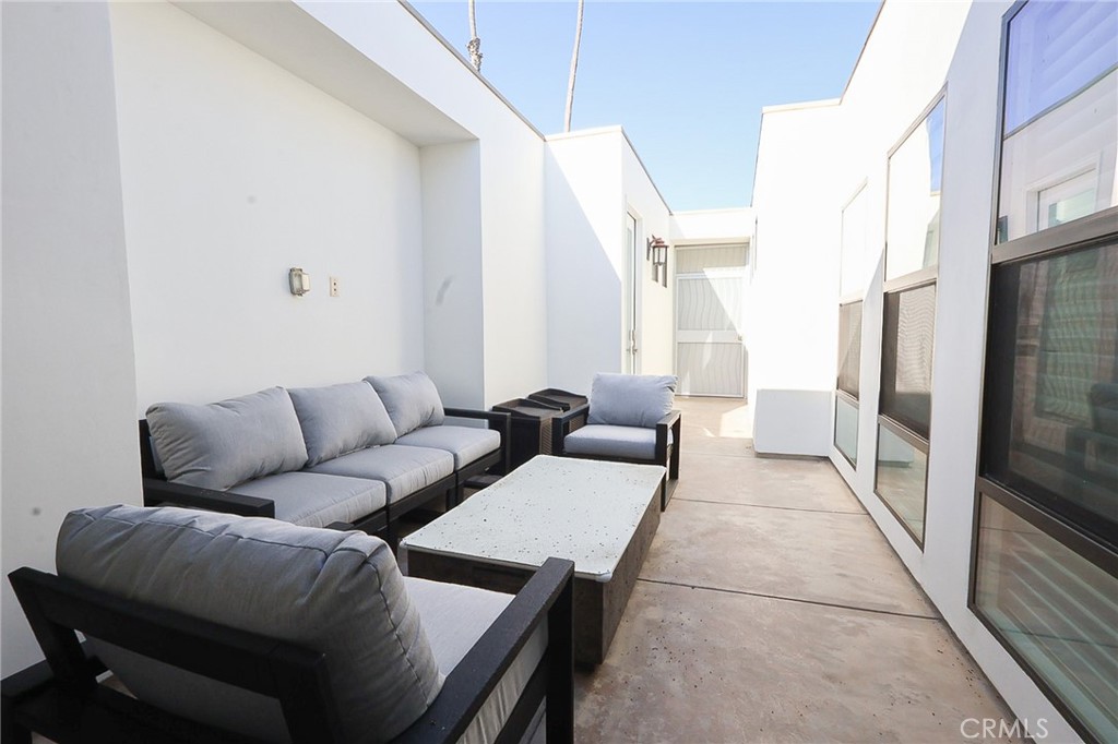 700 S The Strand 202