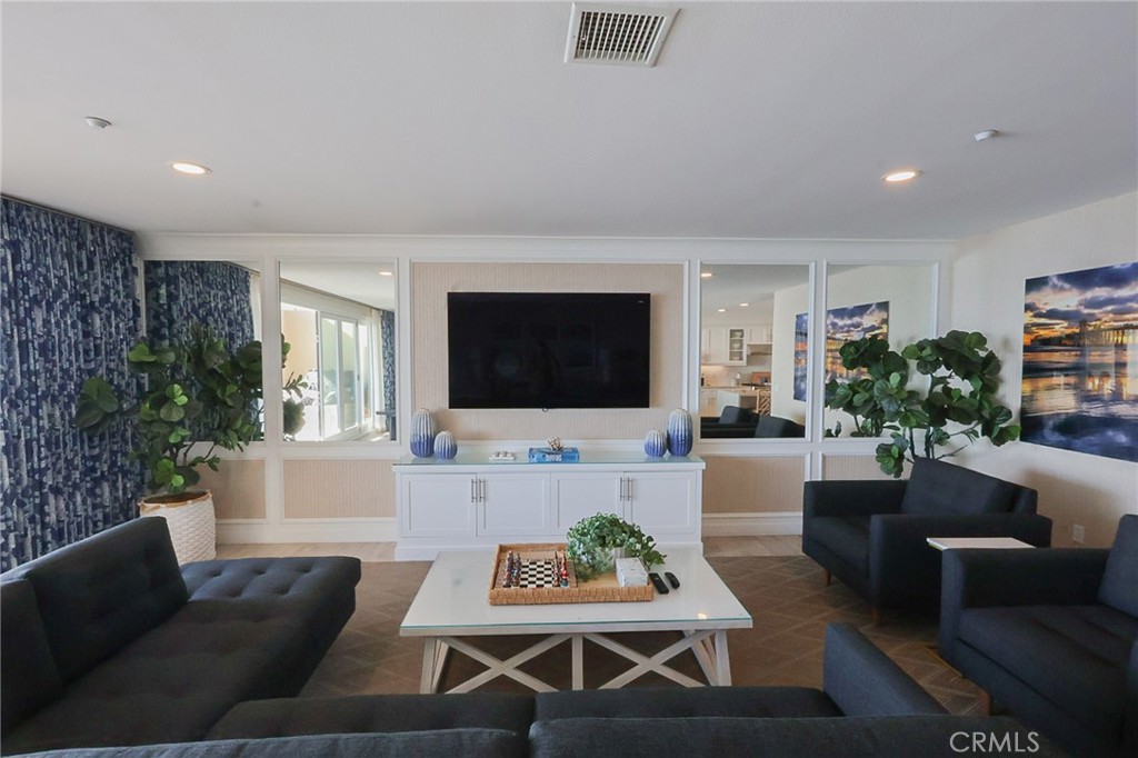 700 S The Strand 202