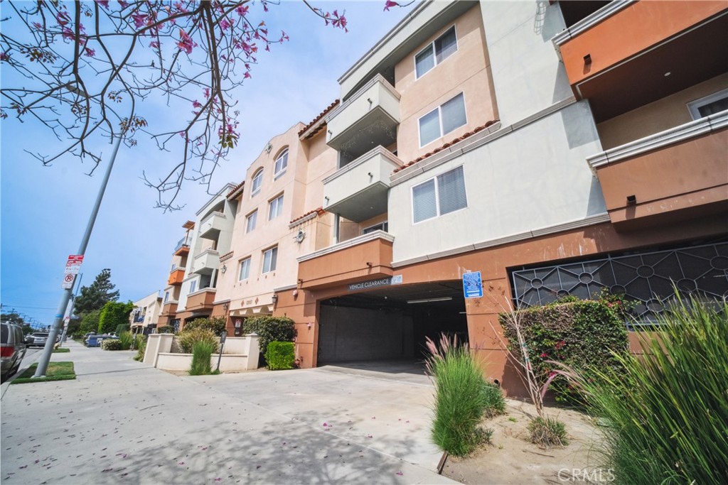 13951 Sherman Way 204