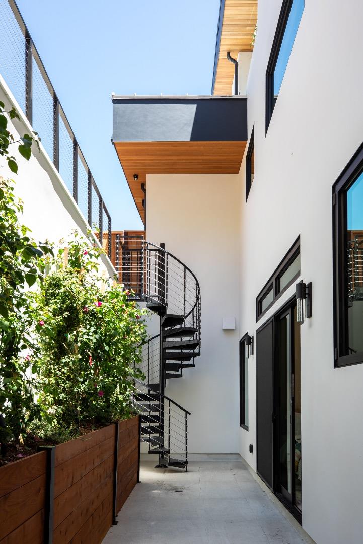596 Franklin Street