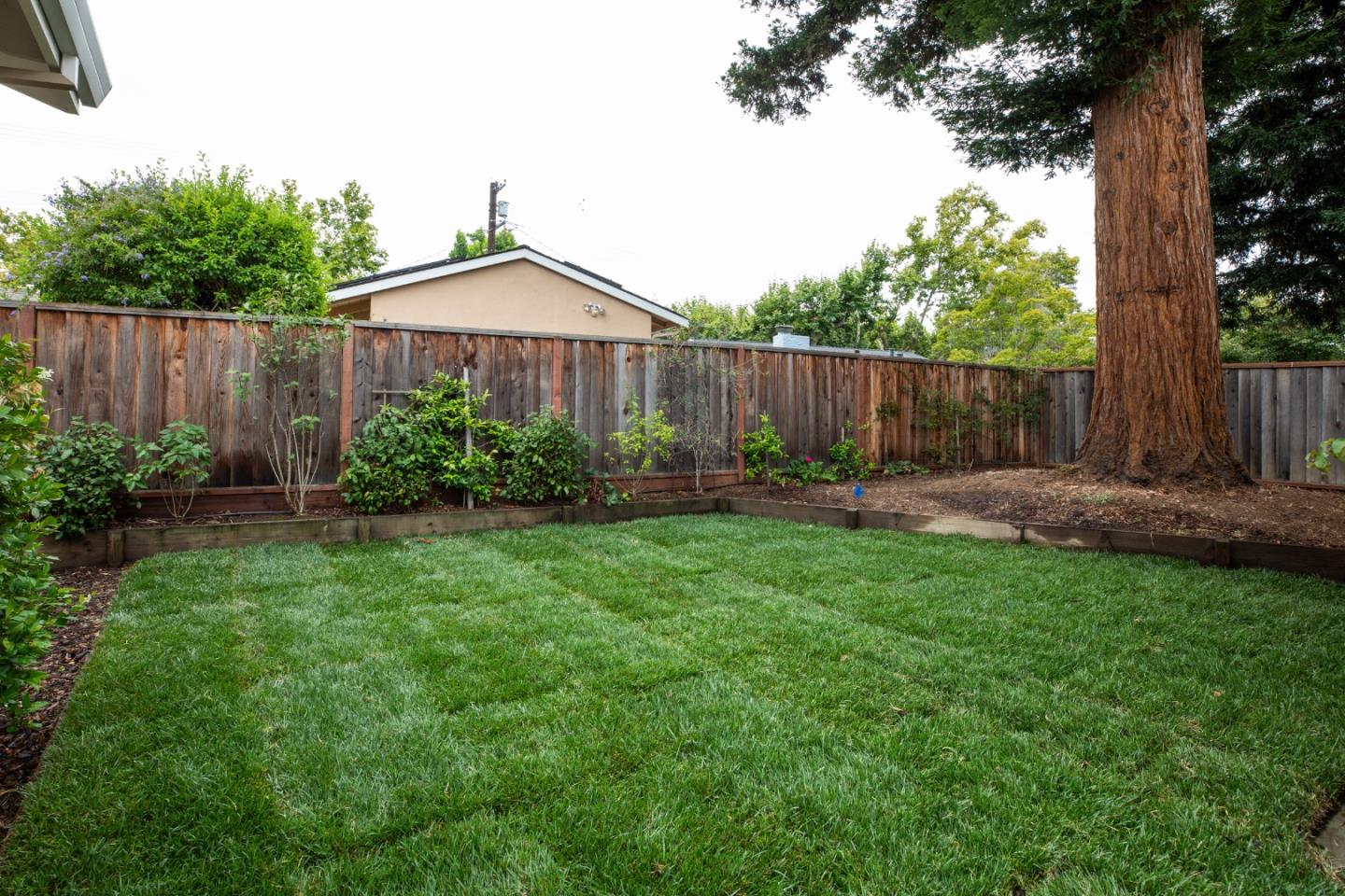 2121 Creeden WAY