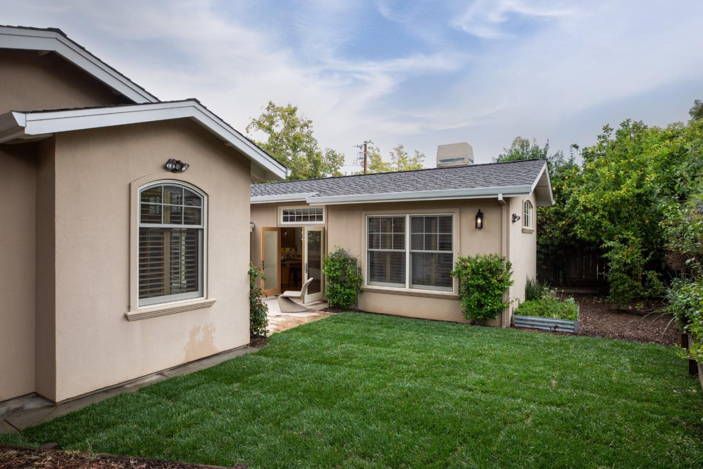 2121 Creeden WAY