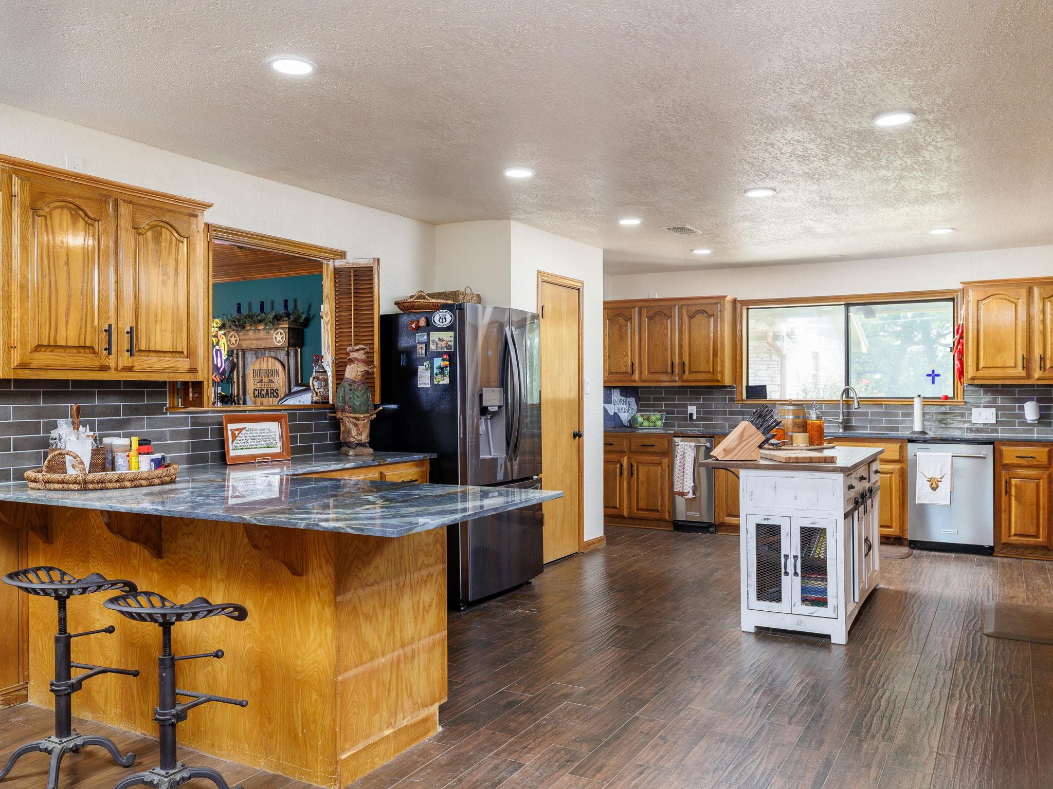 1045 Private Road 7005