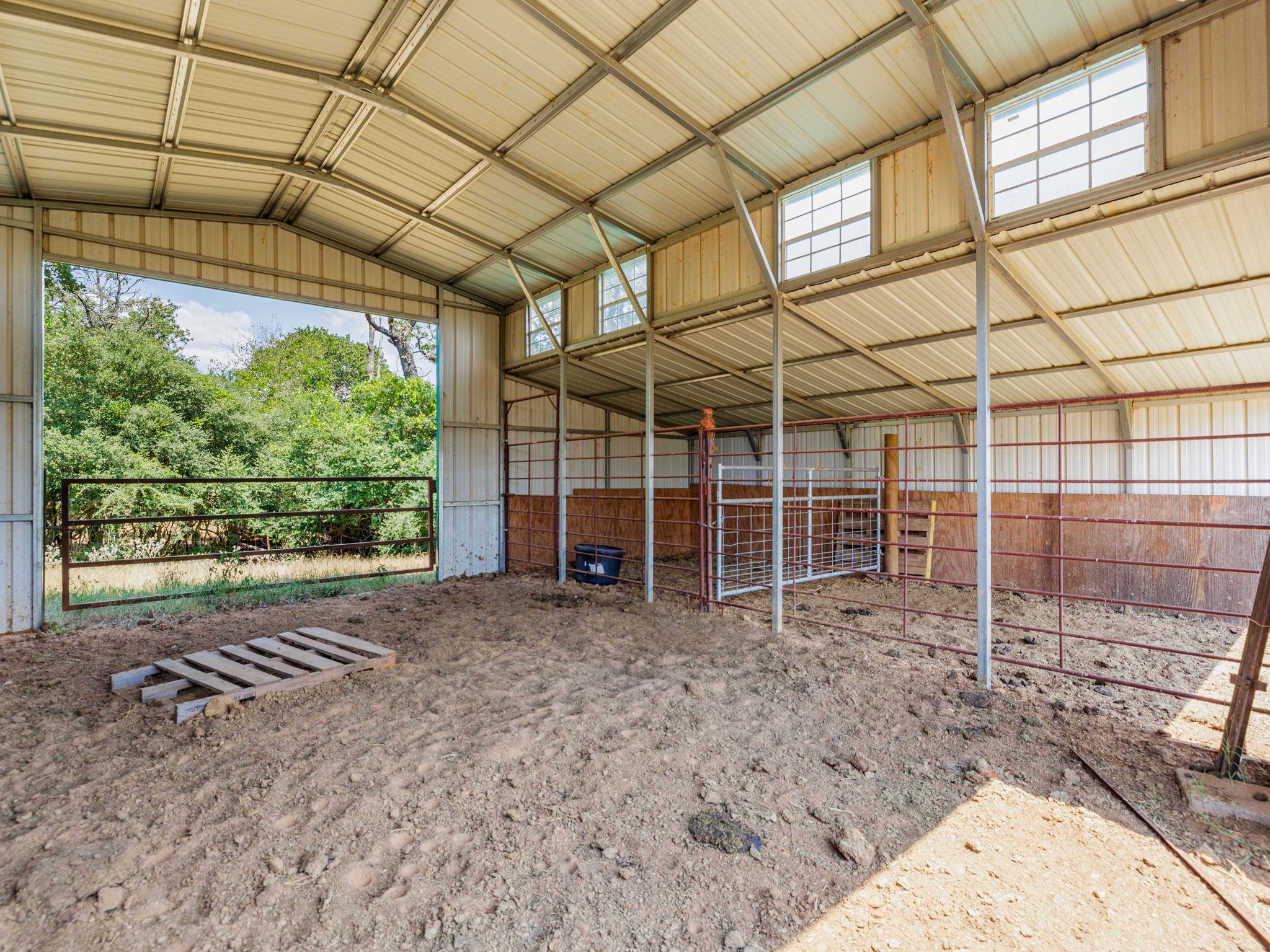 1045 Private Road 7005, Lexington