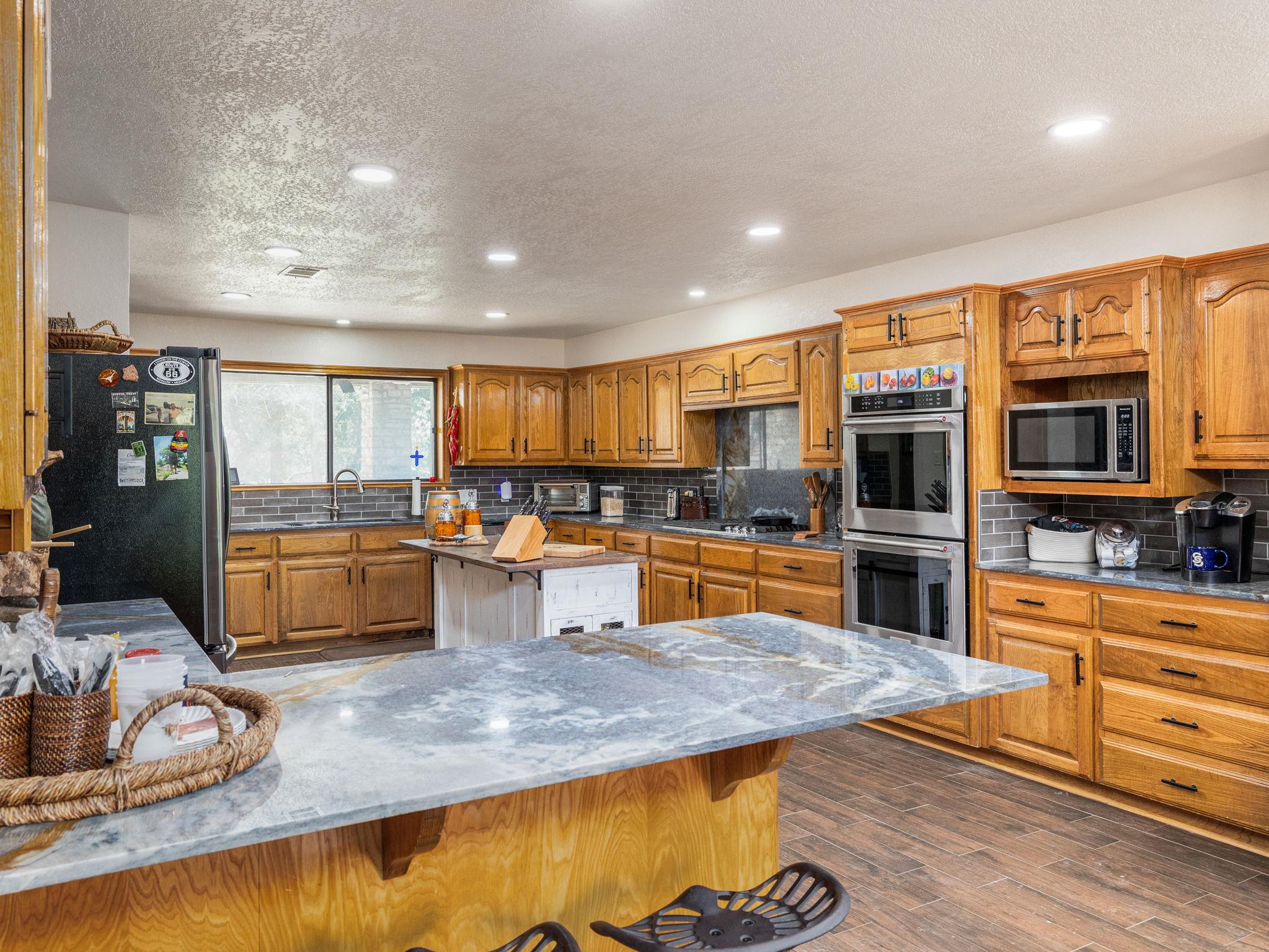 1045 Private Road 7005, Lexington