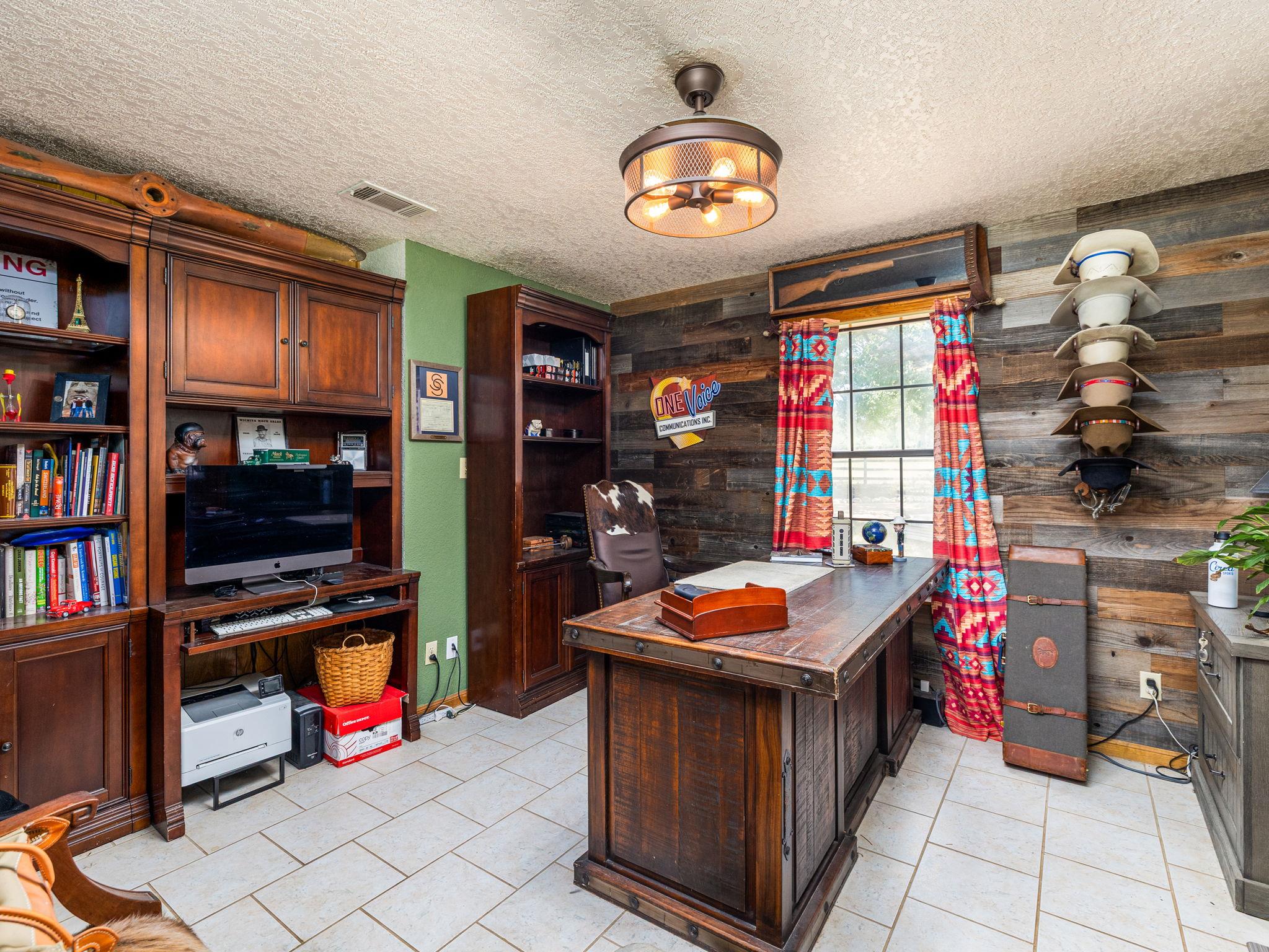 1045 Private Road 7005, Lexington