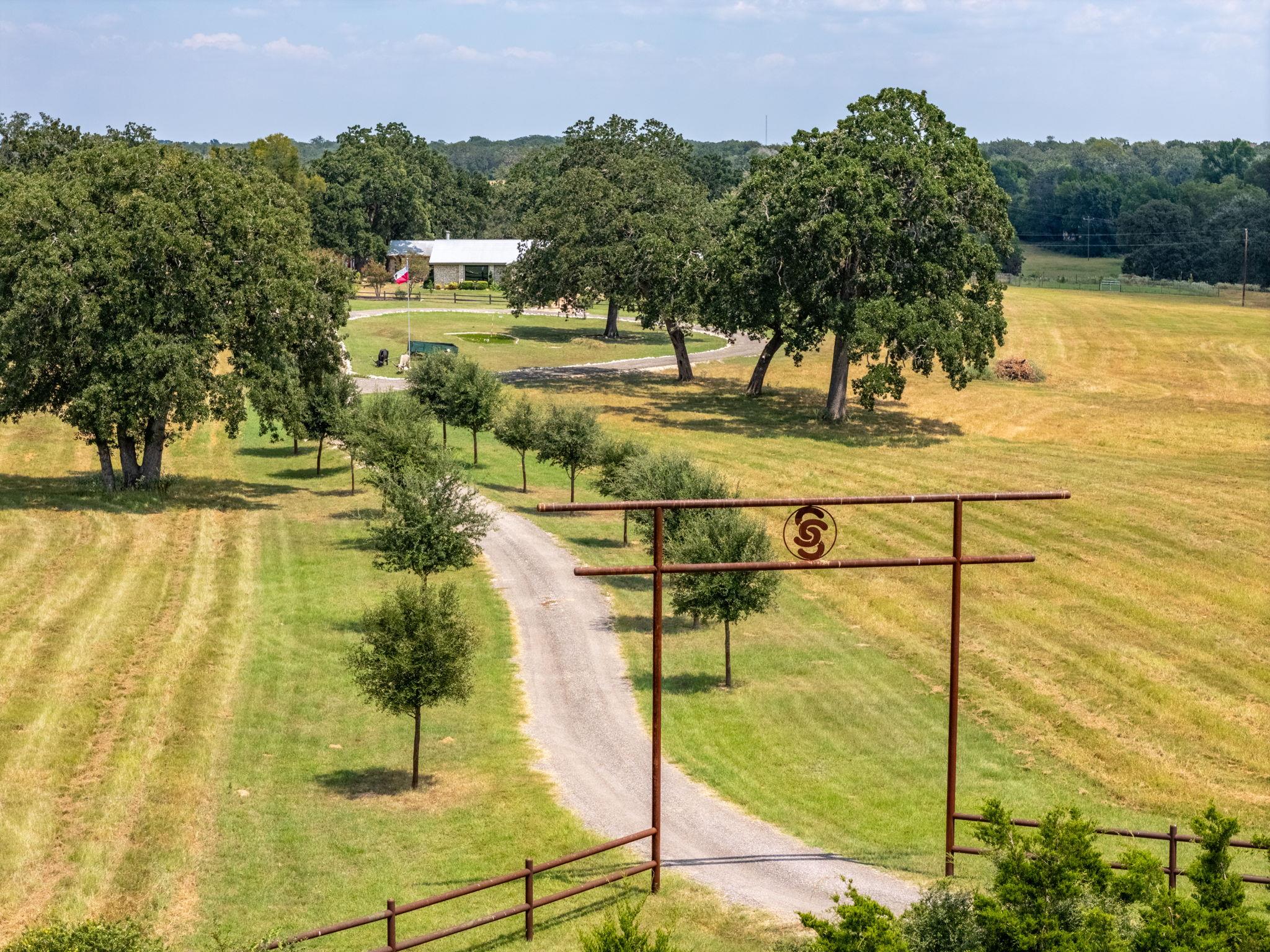 1045 Private Road 7005, Lexington