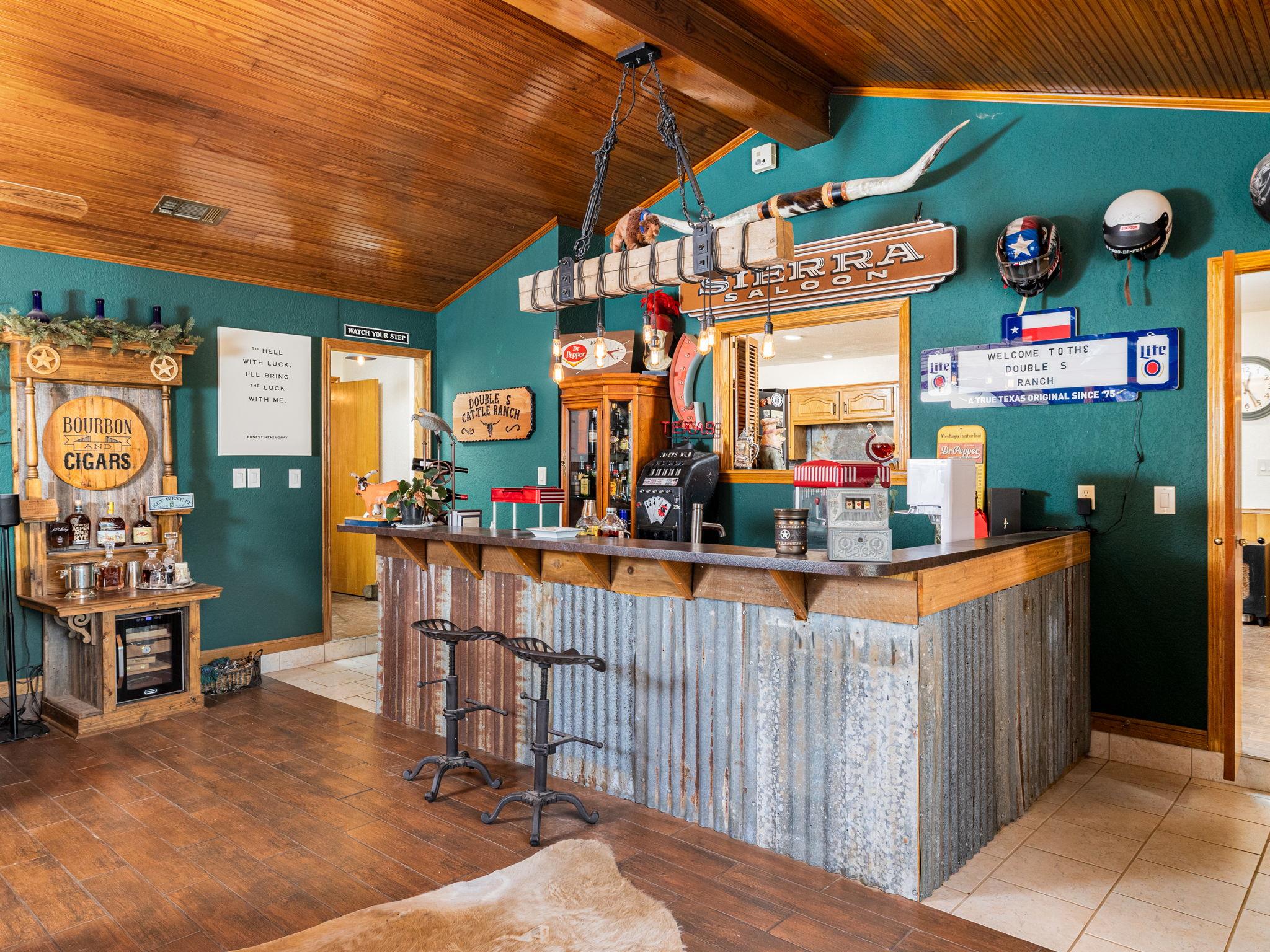 1045 Private Road 7005, Lexington