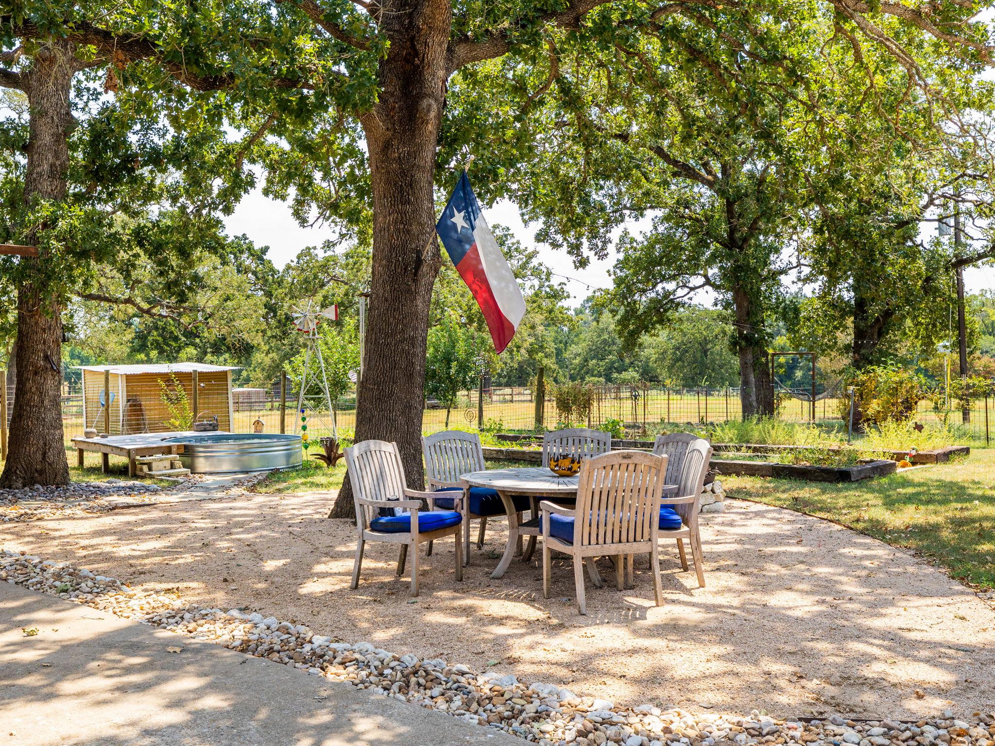 1045 Private Road 7005, Lexington