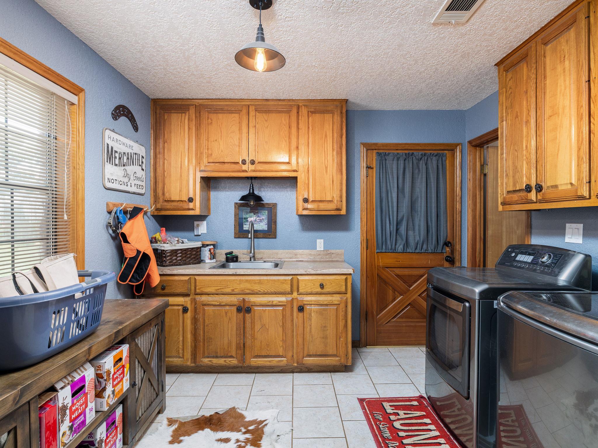 1045 Private Road 7005, Lexington