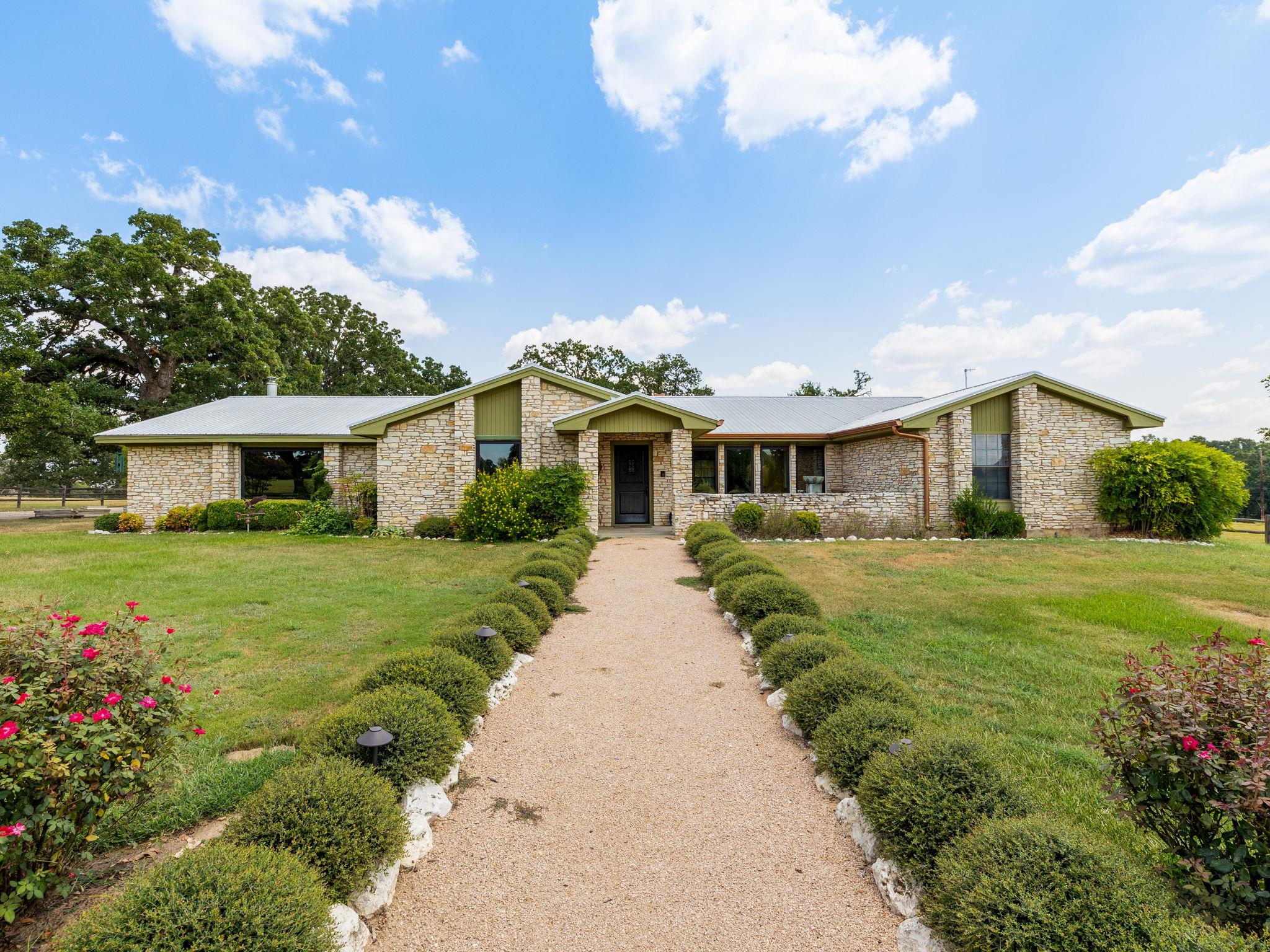 1045 Private Road 7005, Lexington