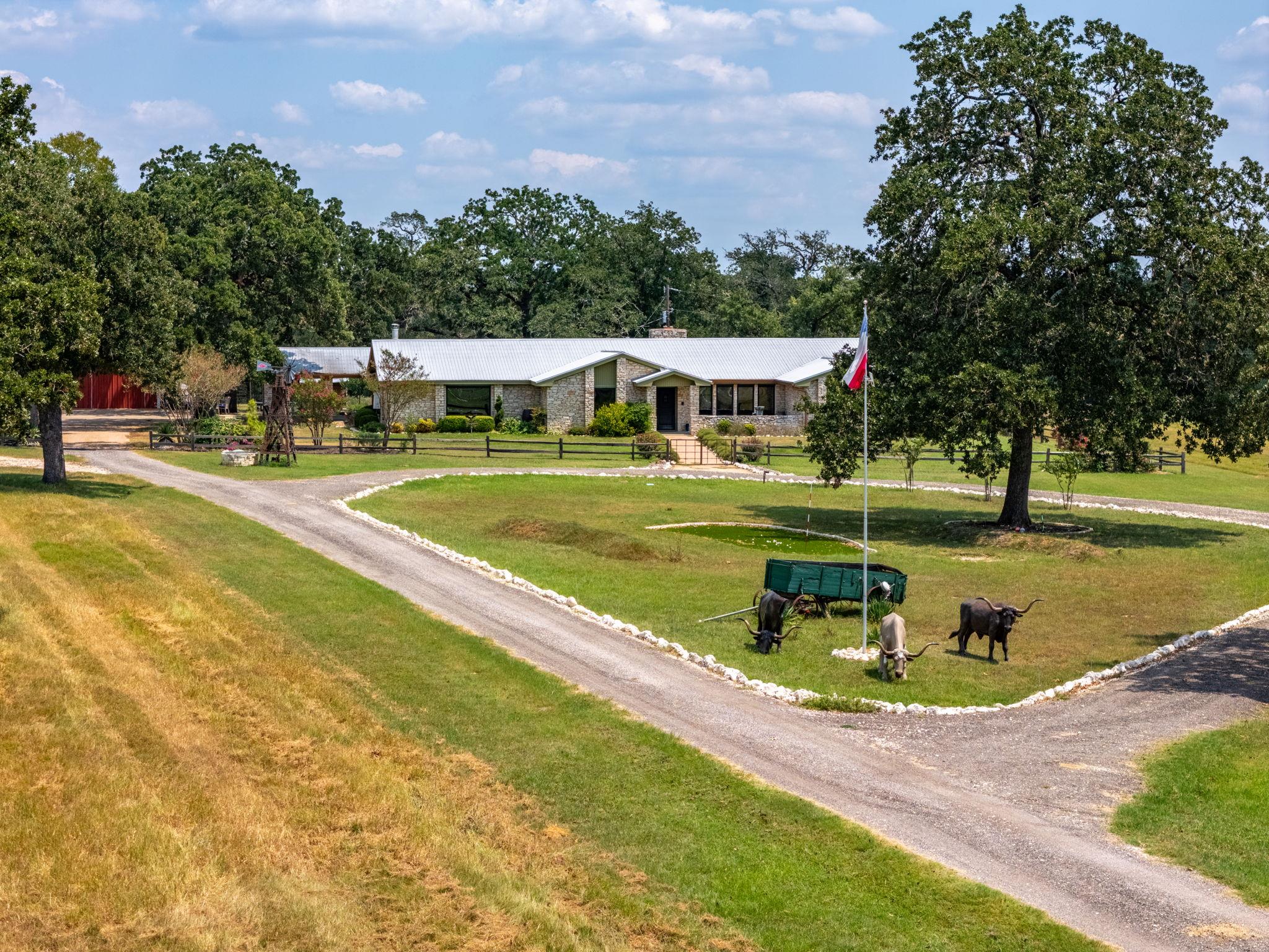 1045 Private Road 7005, Lexington