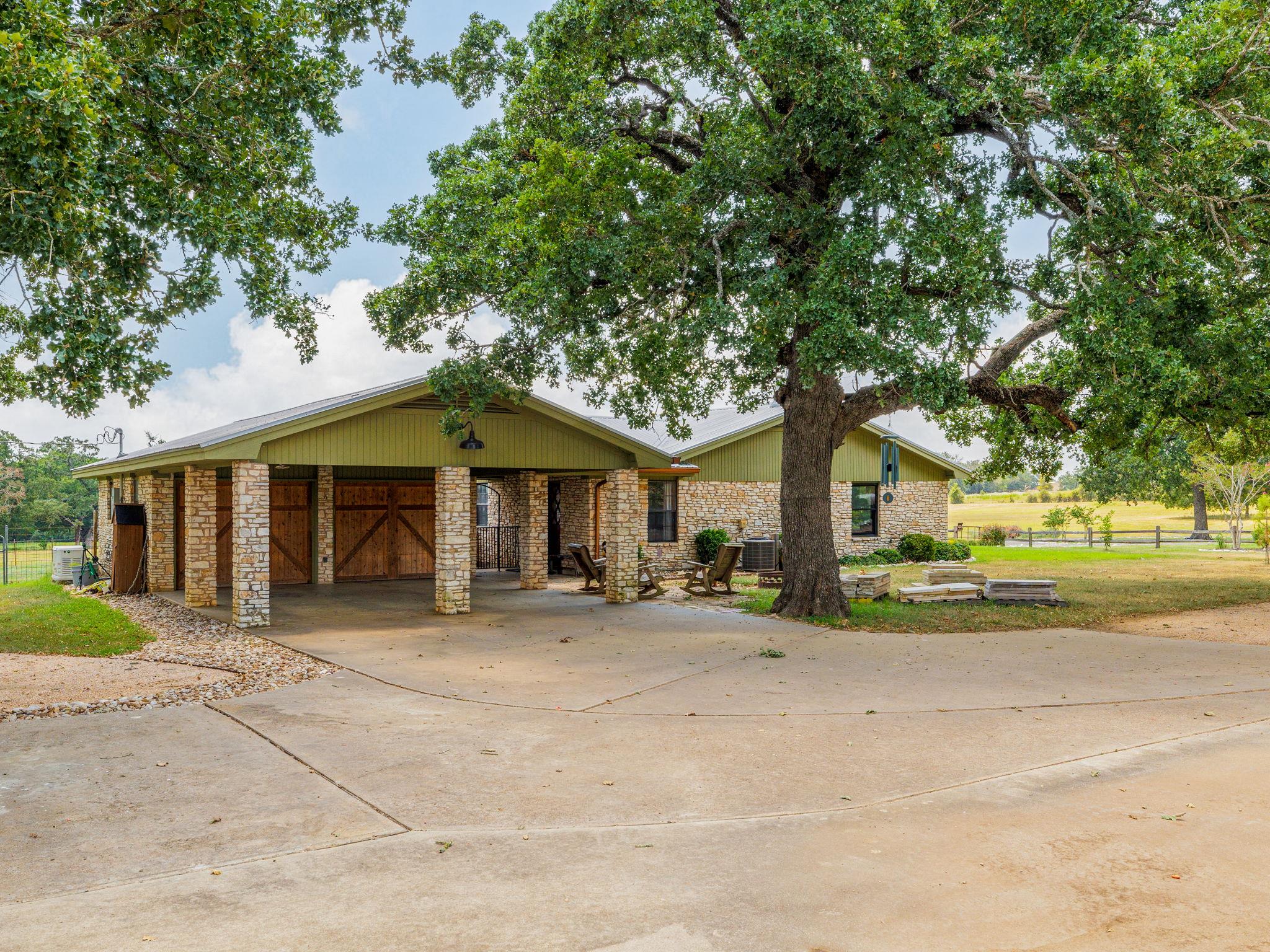 1045 Private Road 7005, Lexington