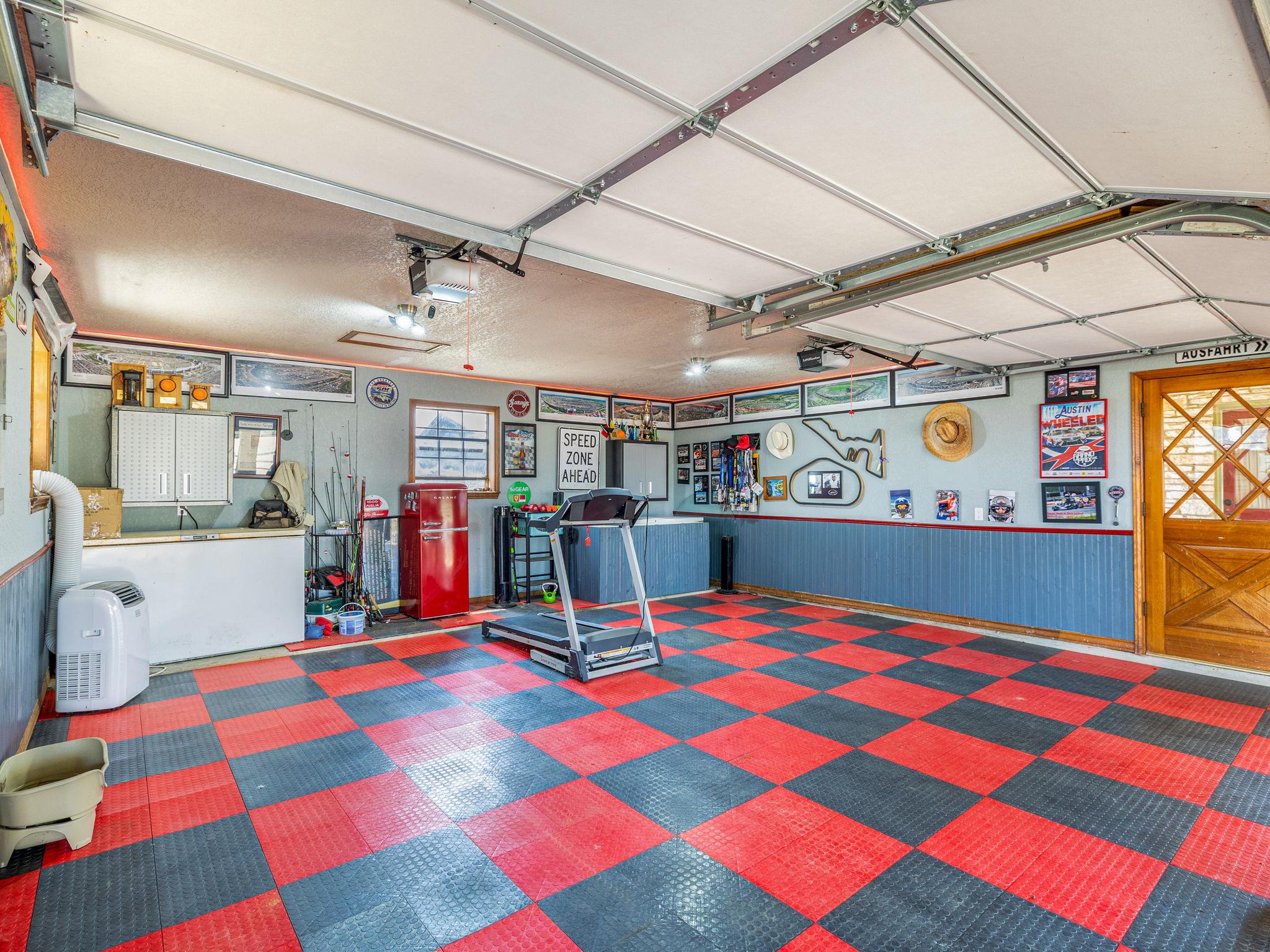 1045 Private Road 7005, Lexington