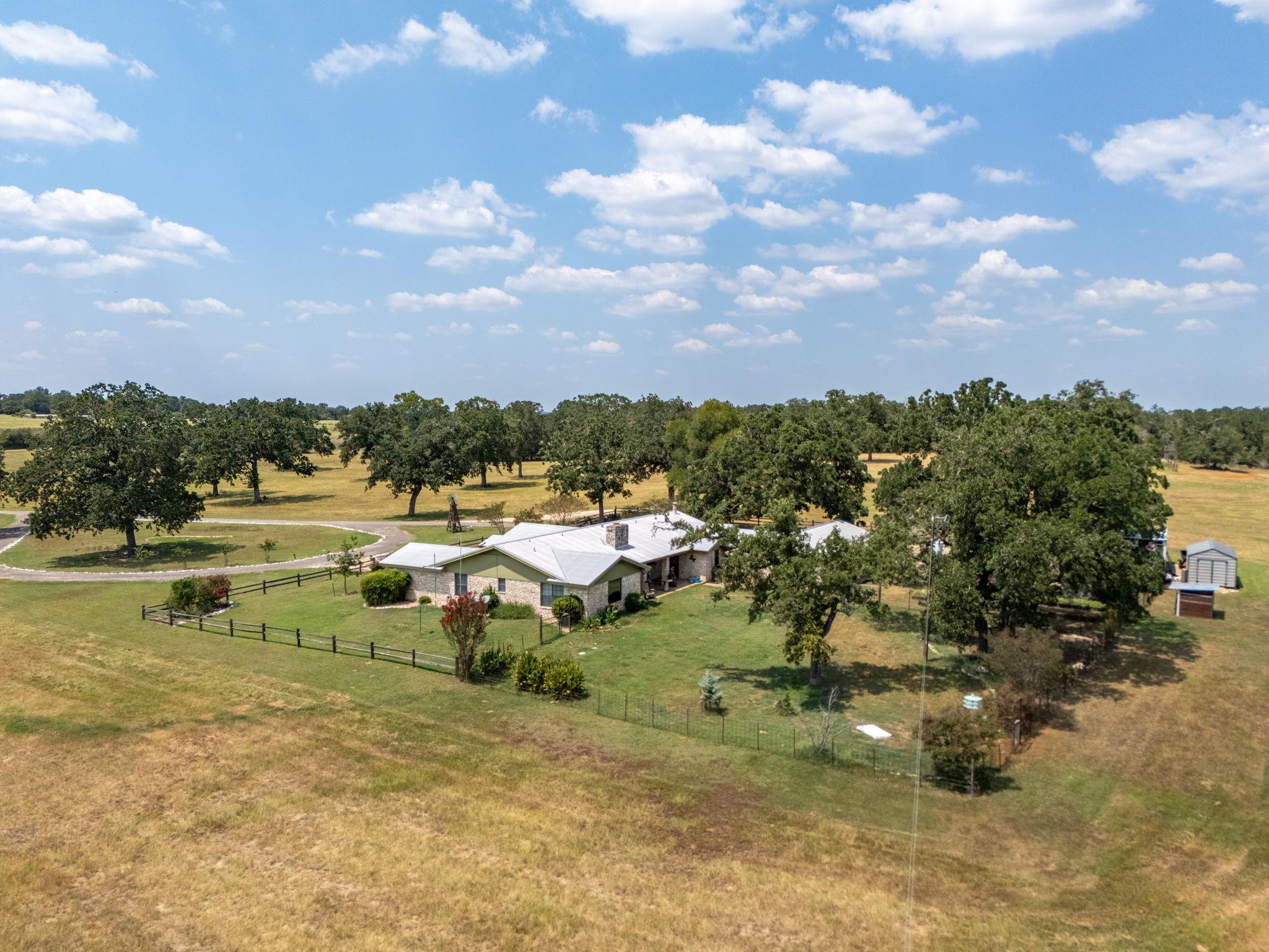 1045 Private Road 7005, Lexington