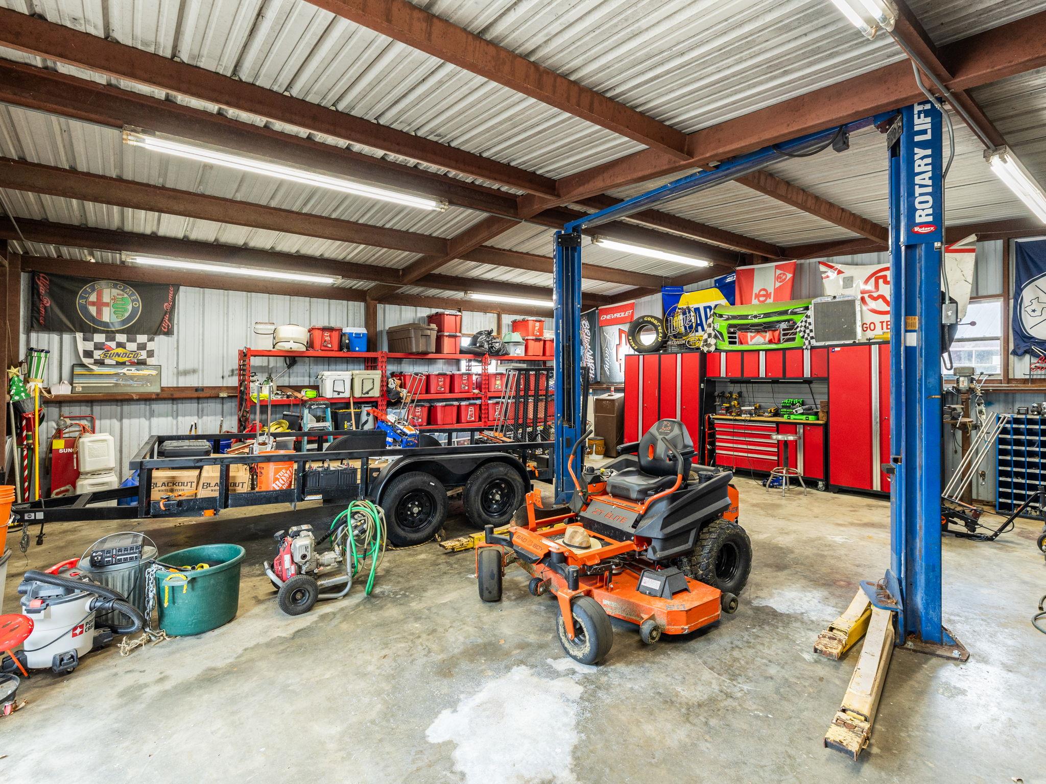 1045 Private Road 7005, Lexington
