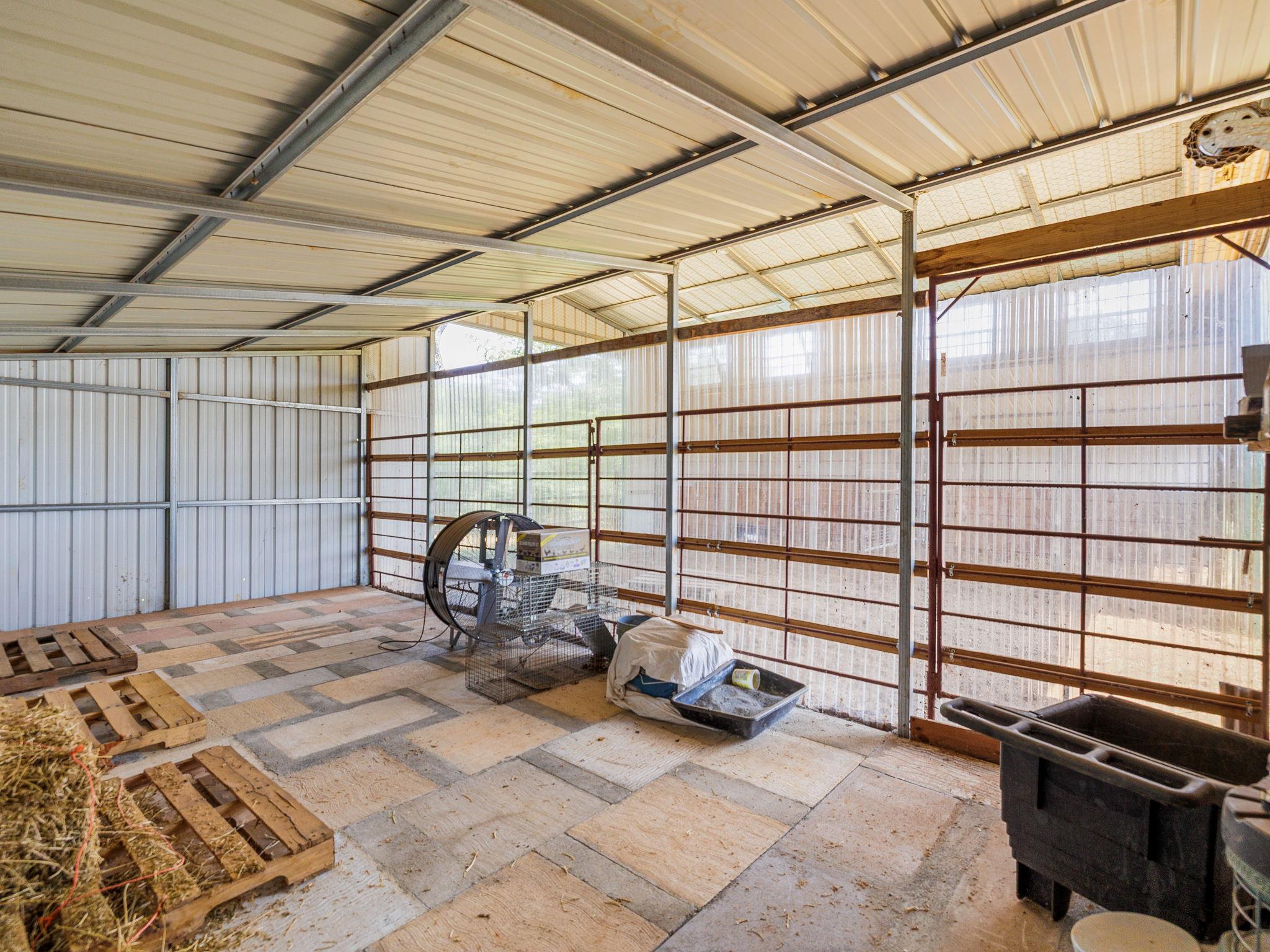 1045 Private Road 7005, Lexington