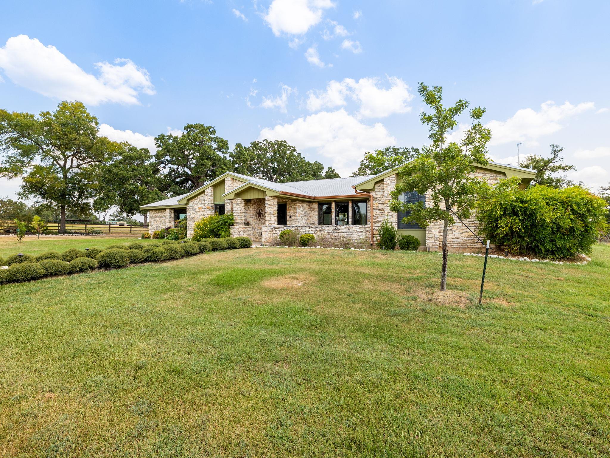 1045 Private Road 7005, Lexington