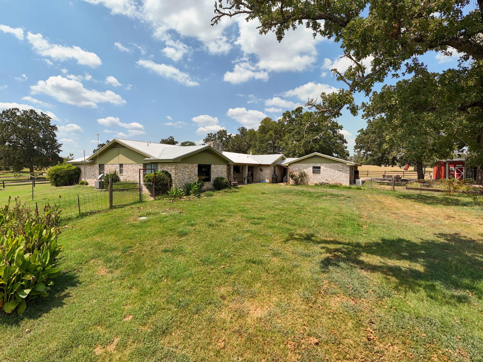 1045 Private Road 7005, Lexington