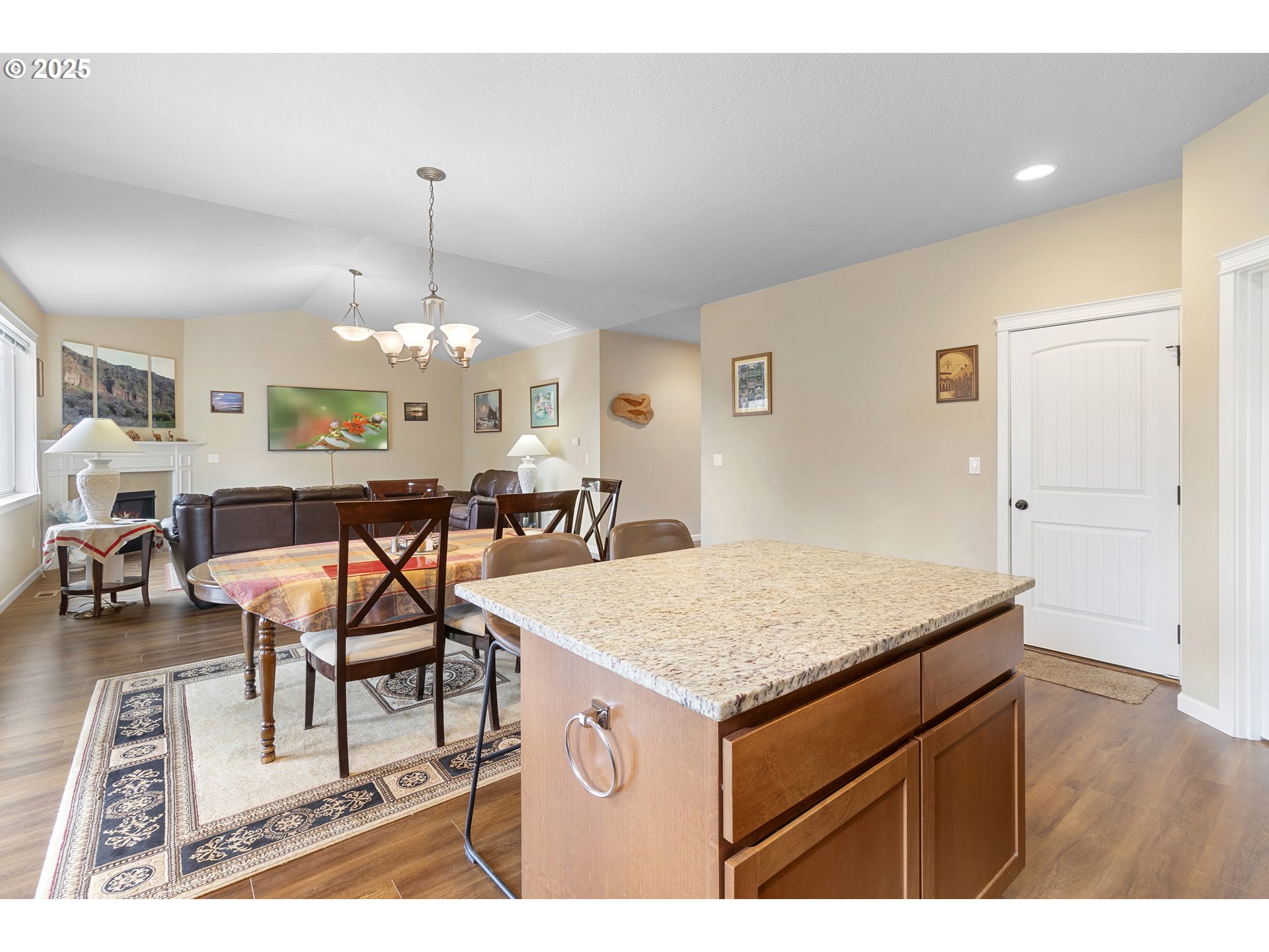 2363 THOMAS CT
