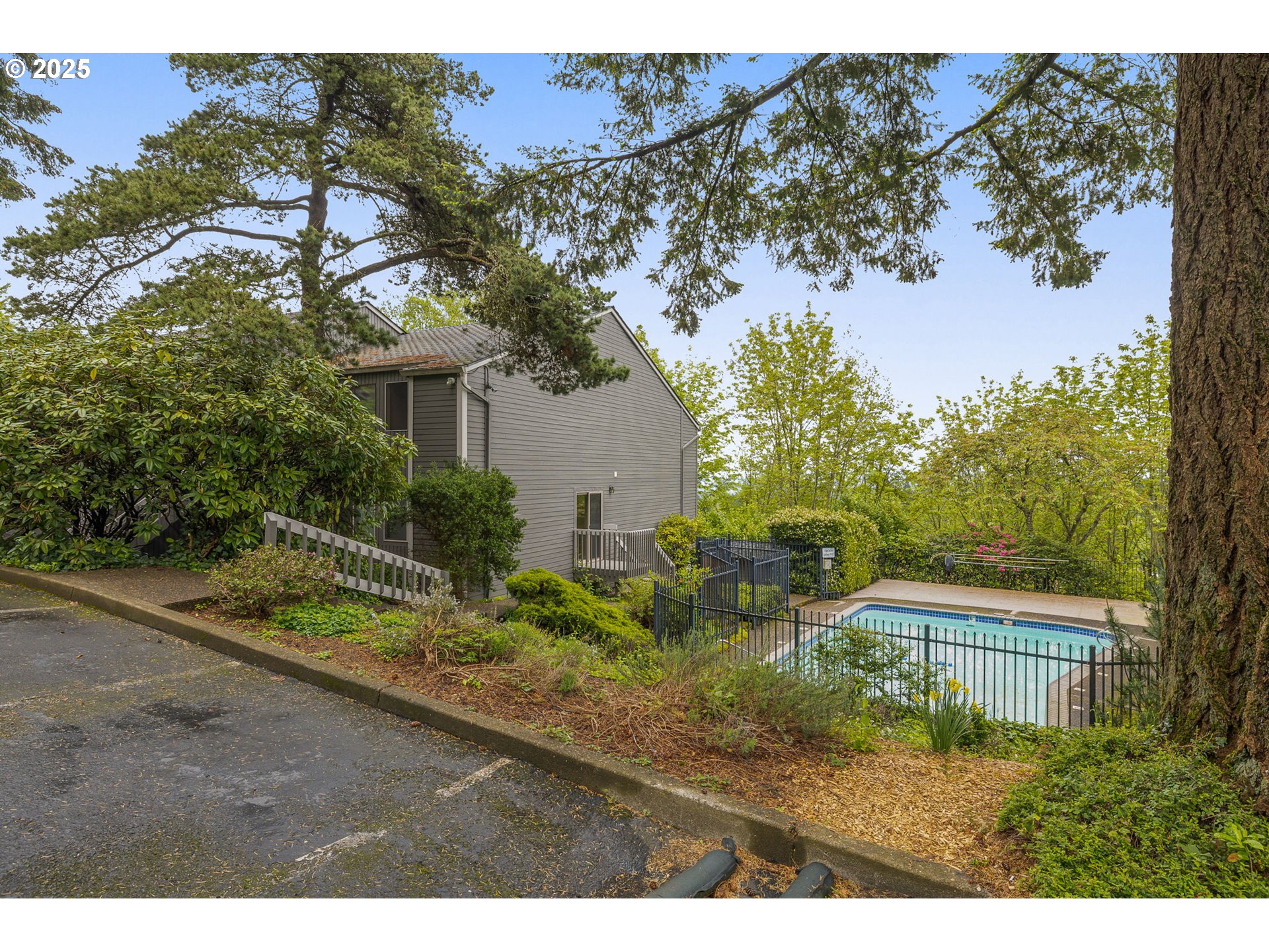 44 EAGLE CREST DR 19
