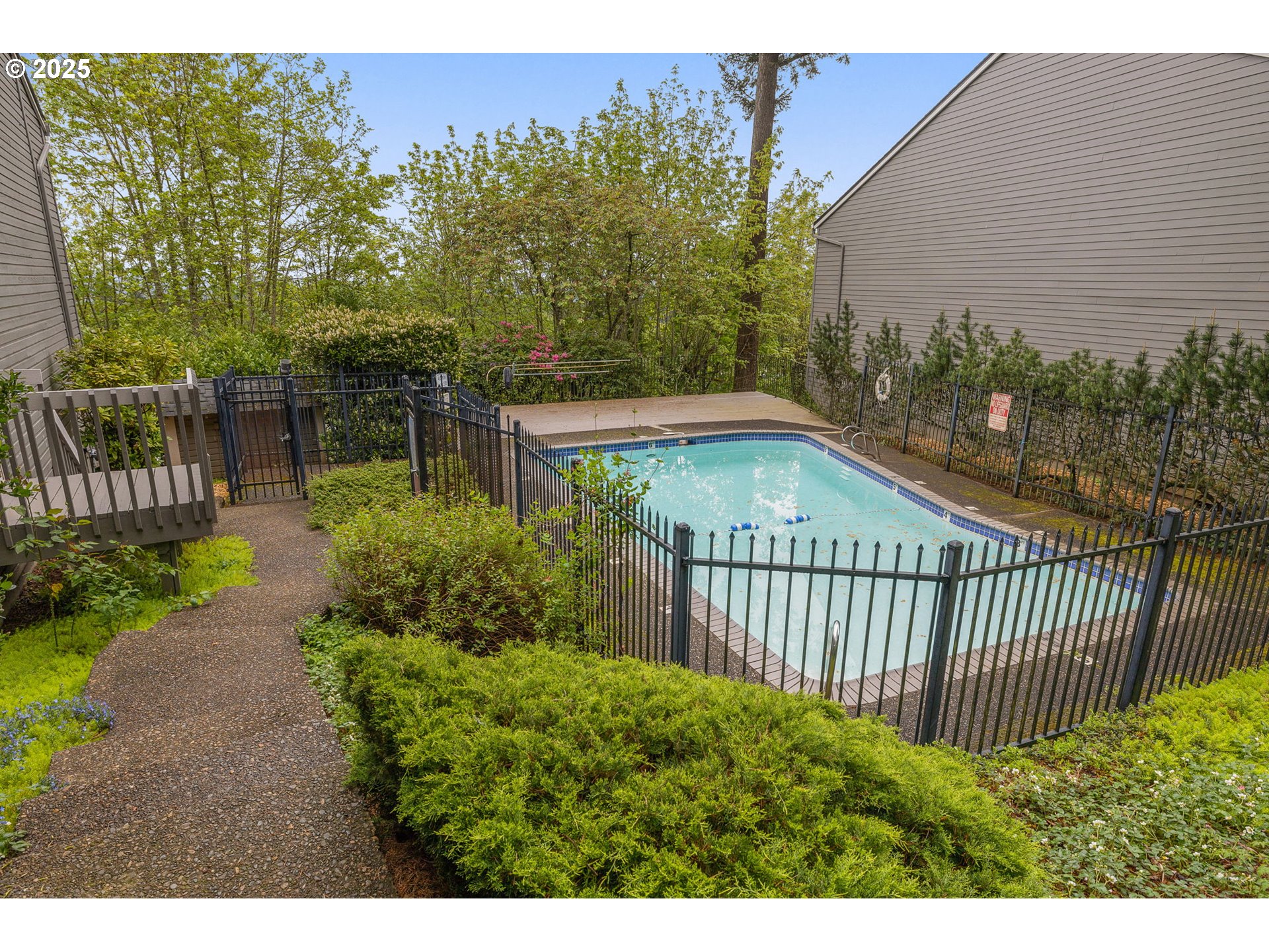 44 EAGLE CREST DR 19