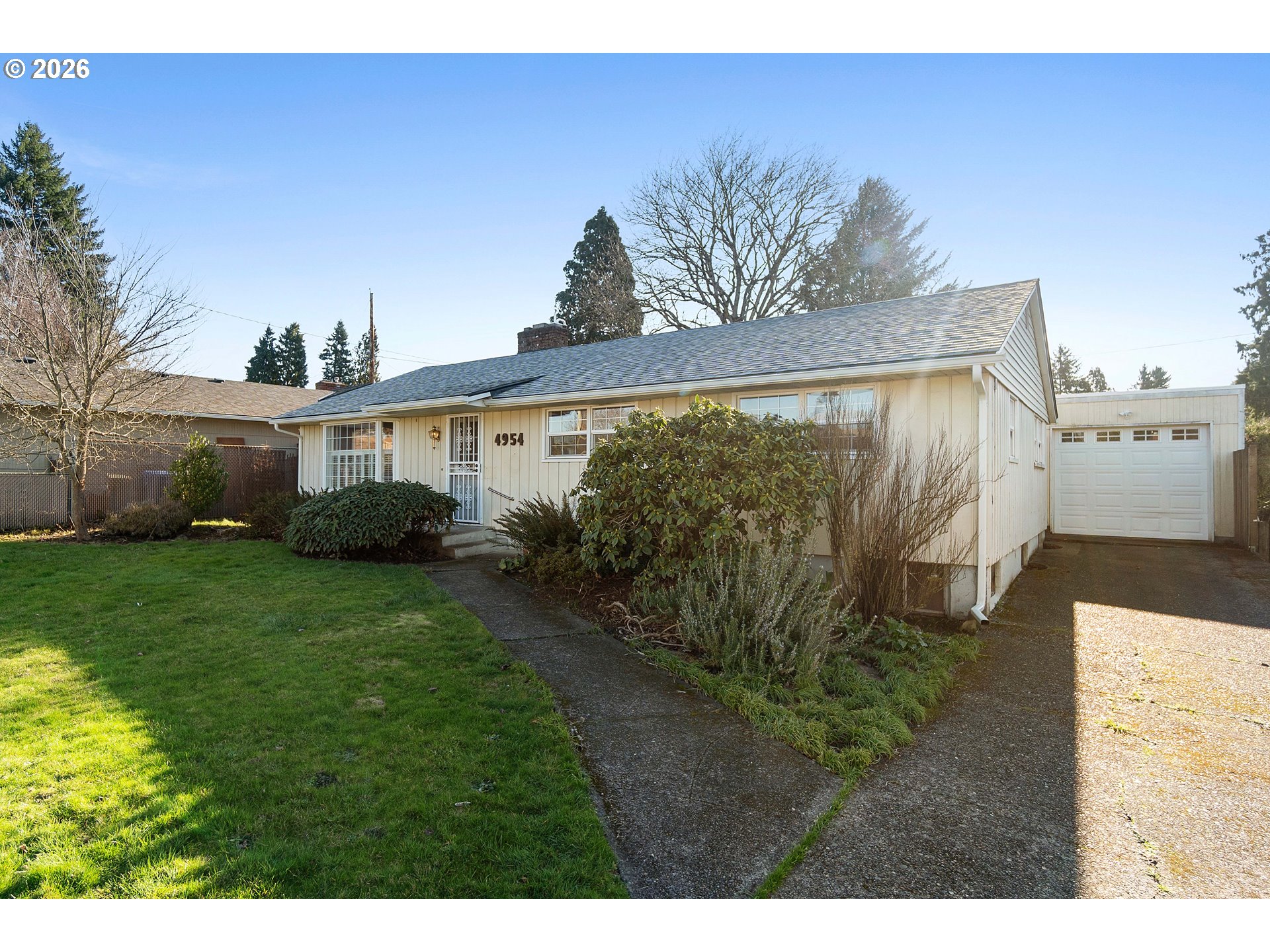 4954 SE WILLOW ST