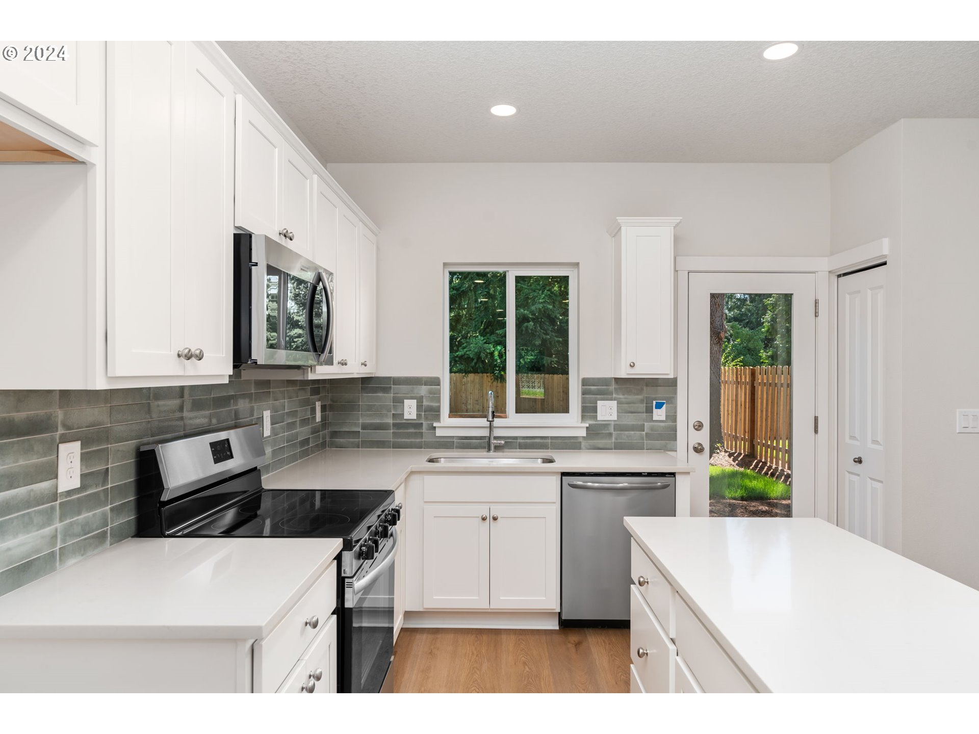 954 NE 126th AVE