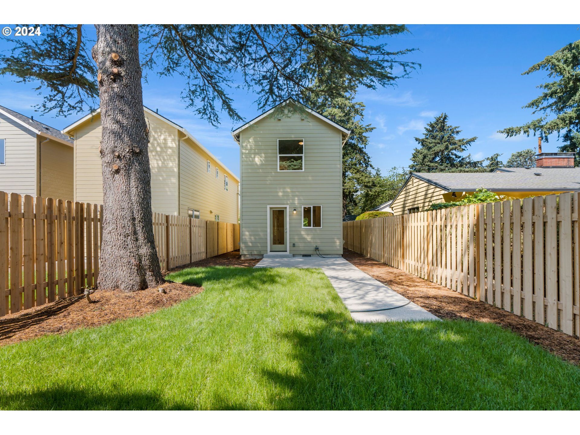 954 NE 126th AVE