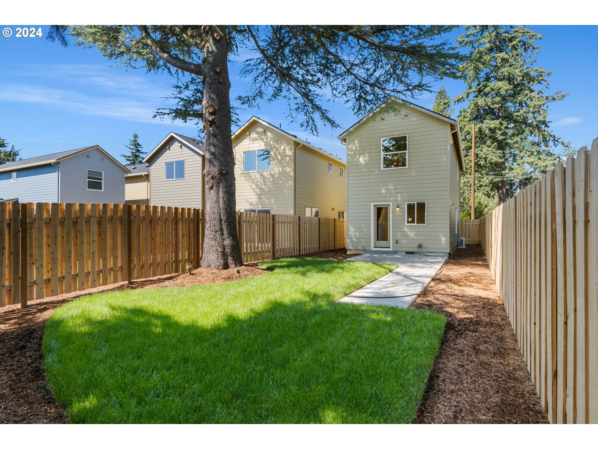 954 NE 126th AVE