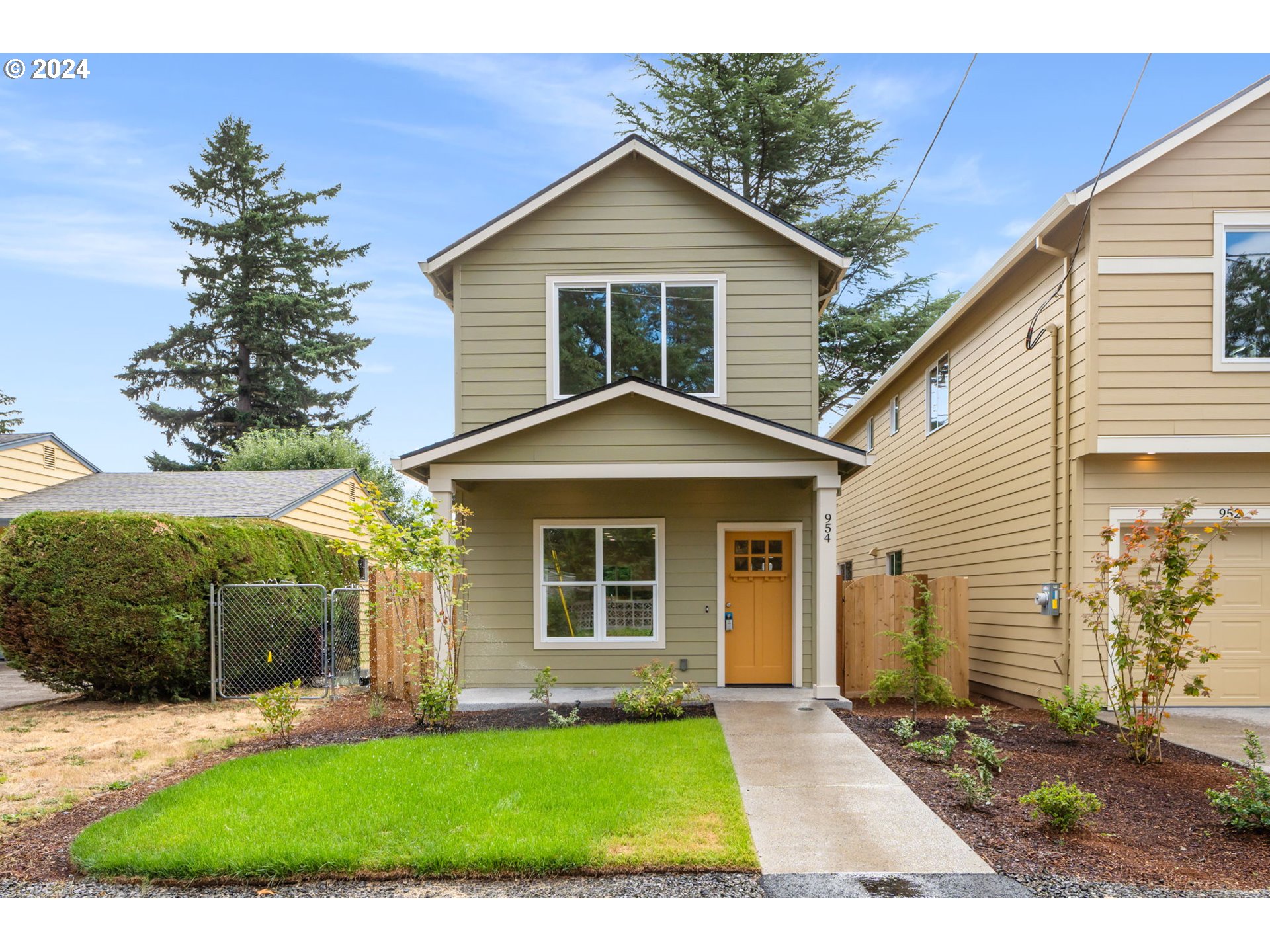 954 NE 126th AVE