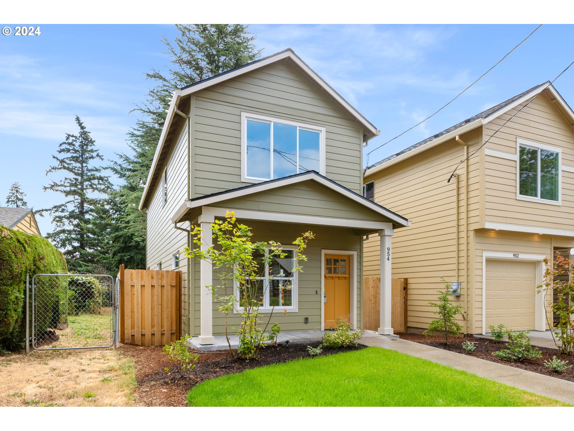 954 NE 126th AVE