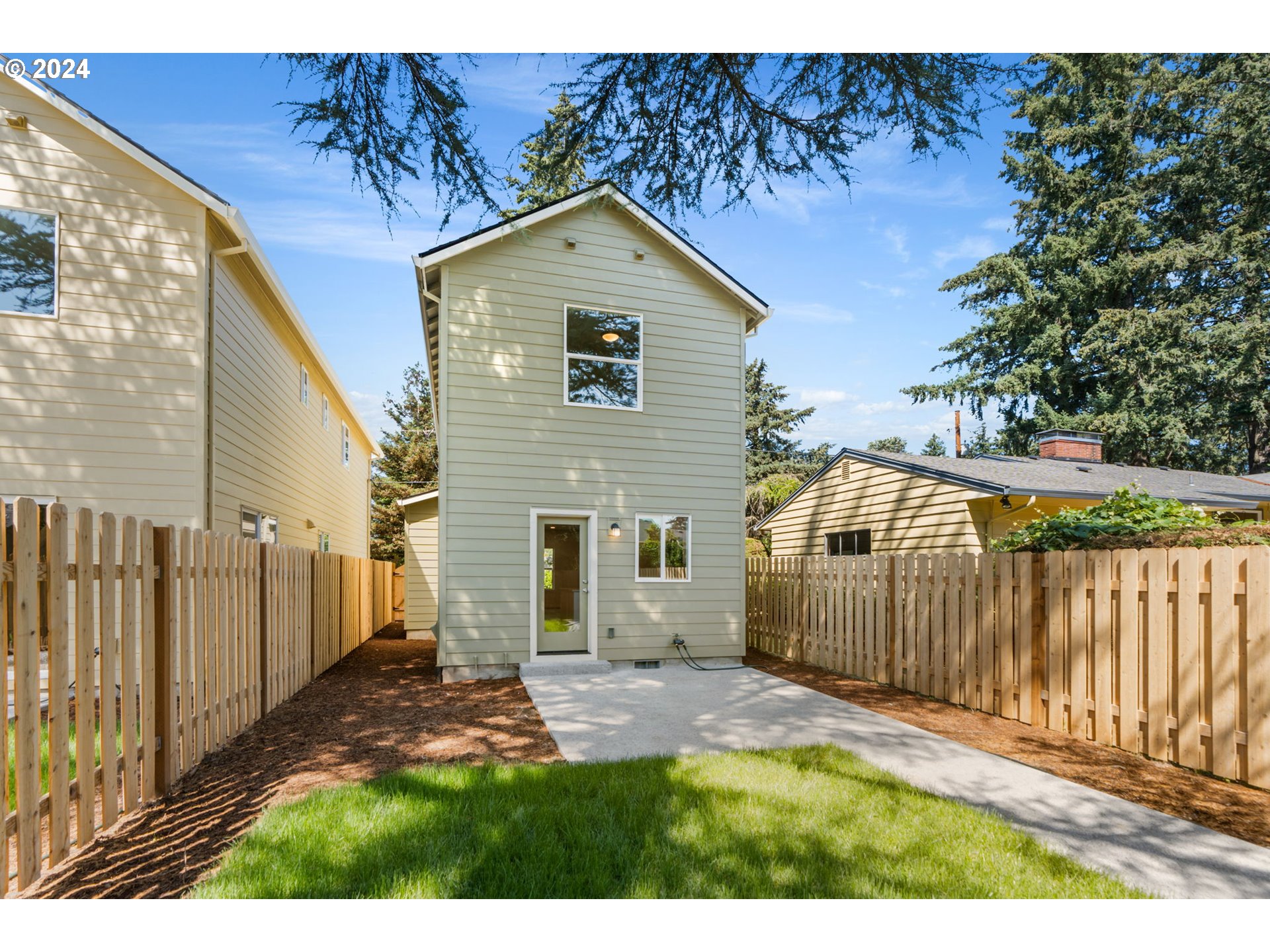 954 NE 126th AVE
