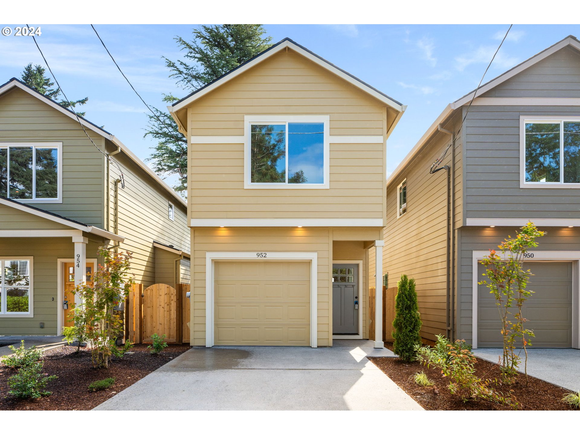 952 NE 126th AVE