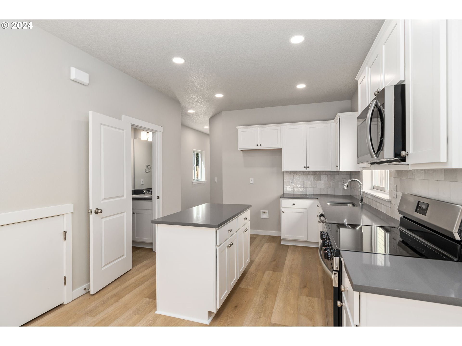 950 NE 126th AVE