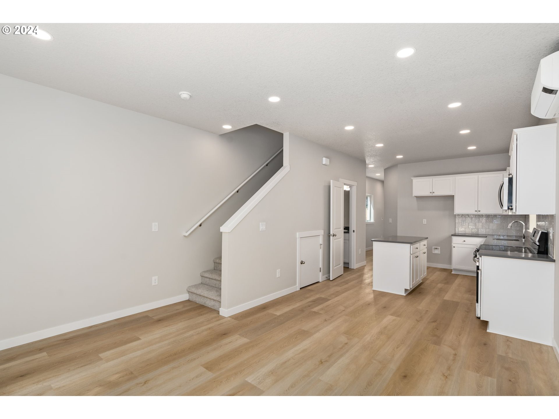 950 NE 126th AVE
