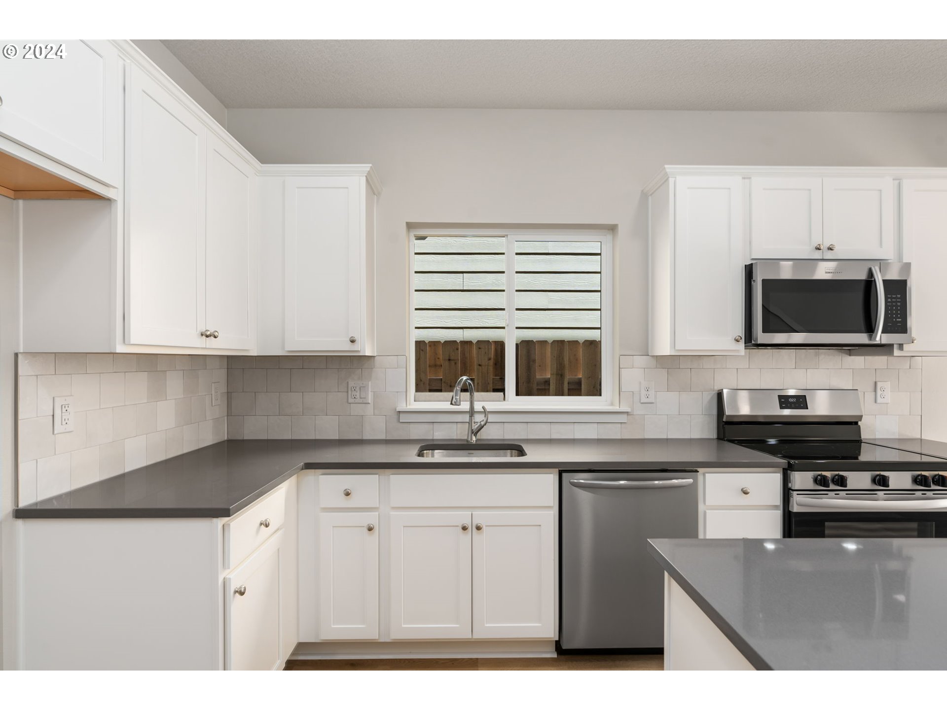 950 NE 126th AVE