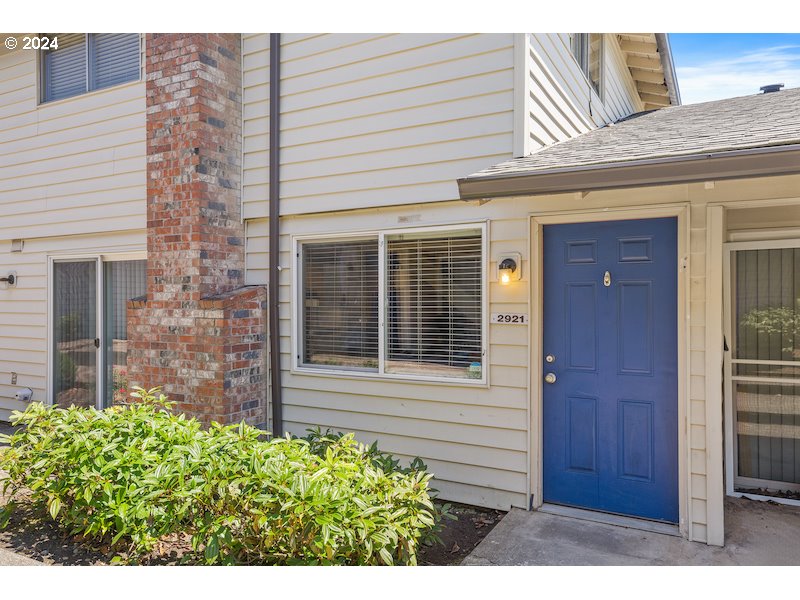 2921 NE Rene AVE 15B