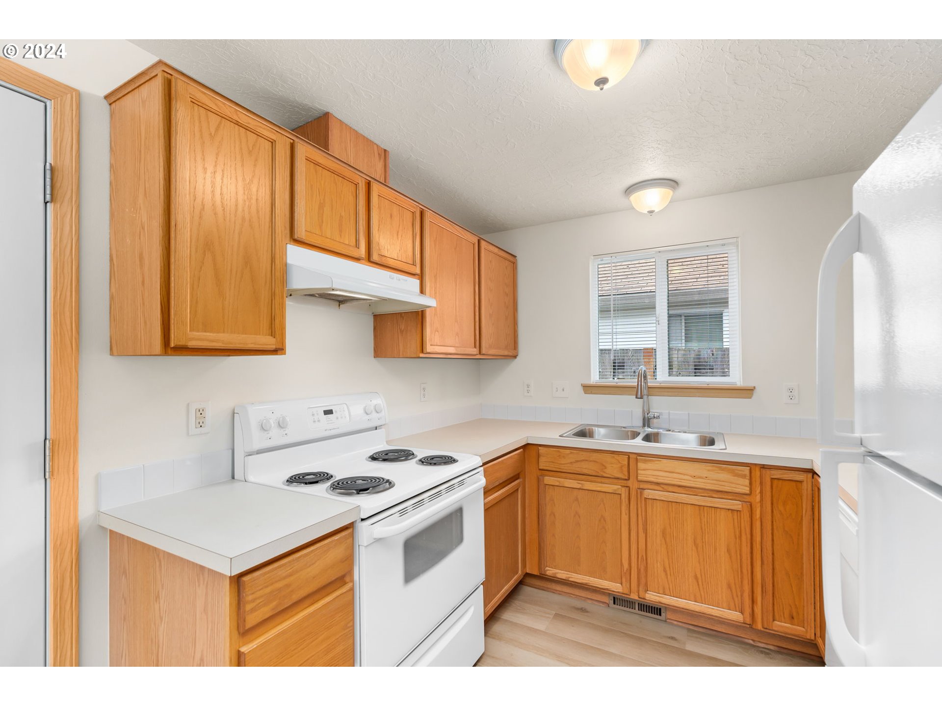 9351 SE SALMON CT