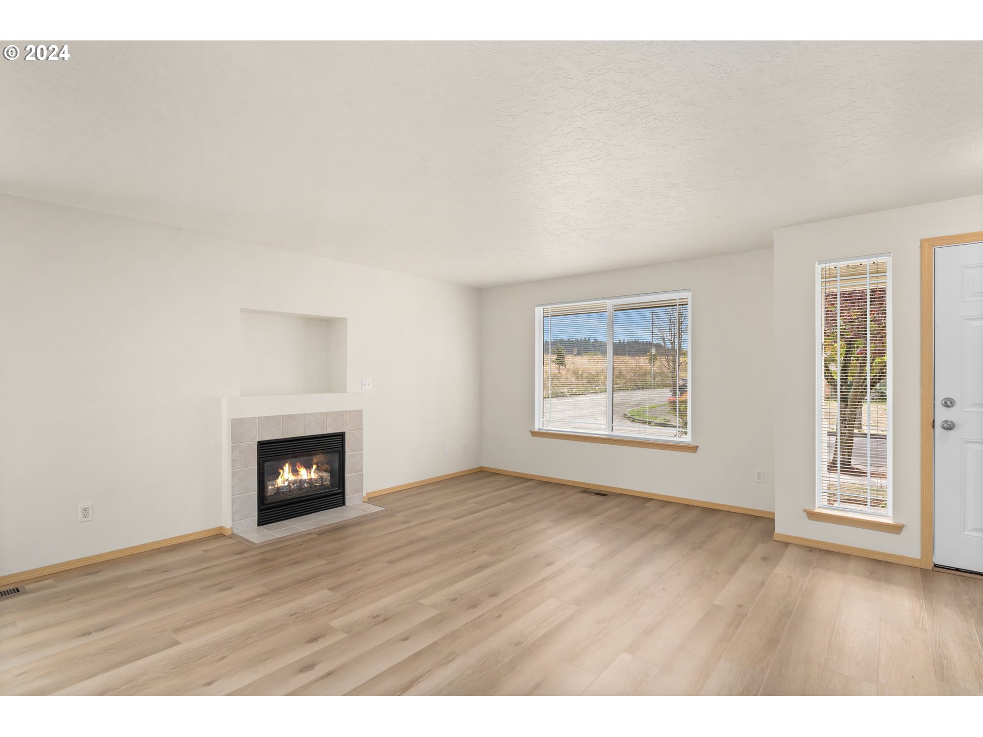 9351 SE SALMON CT