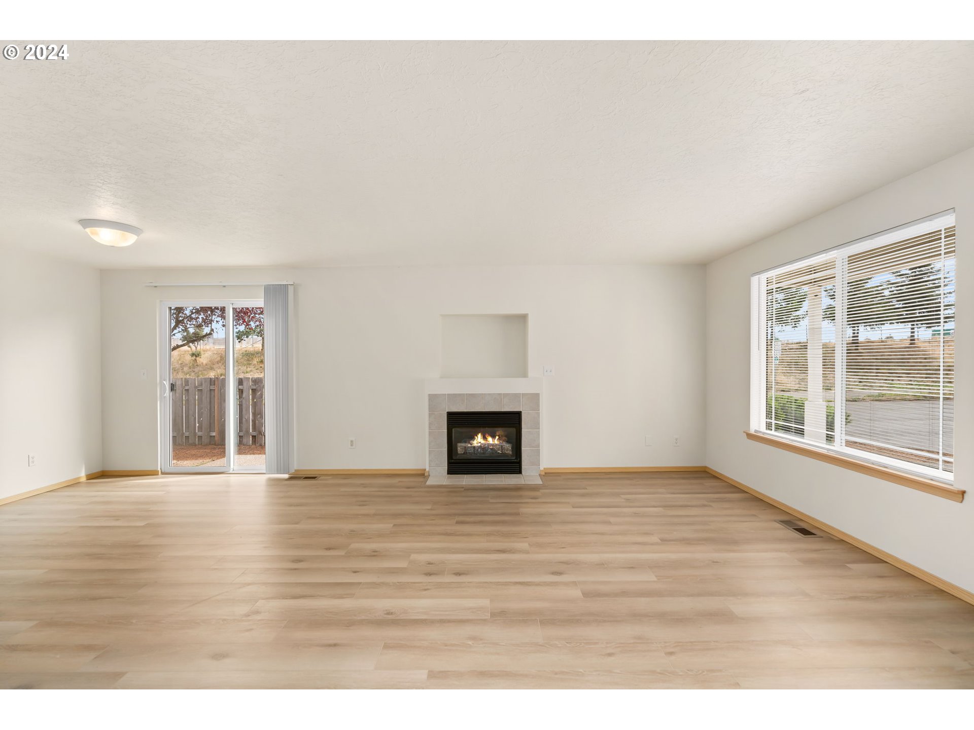 9351 SE SALMON CT