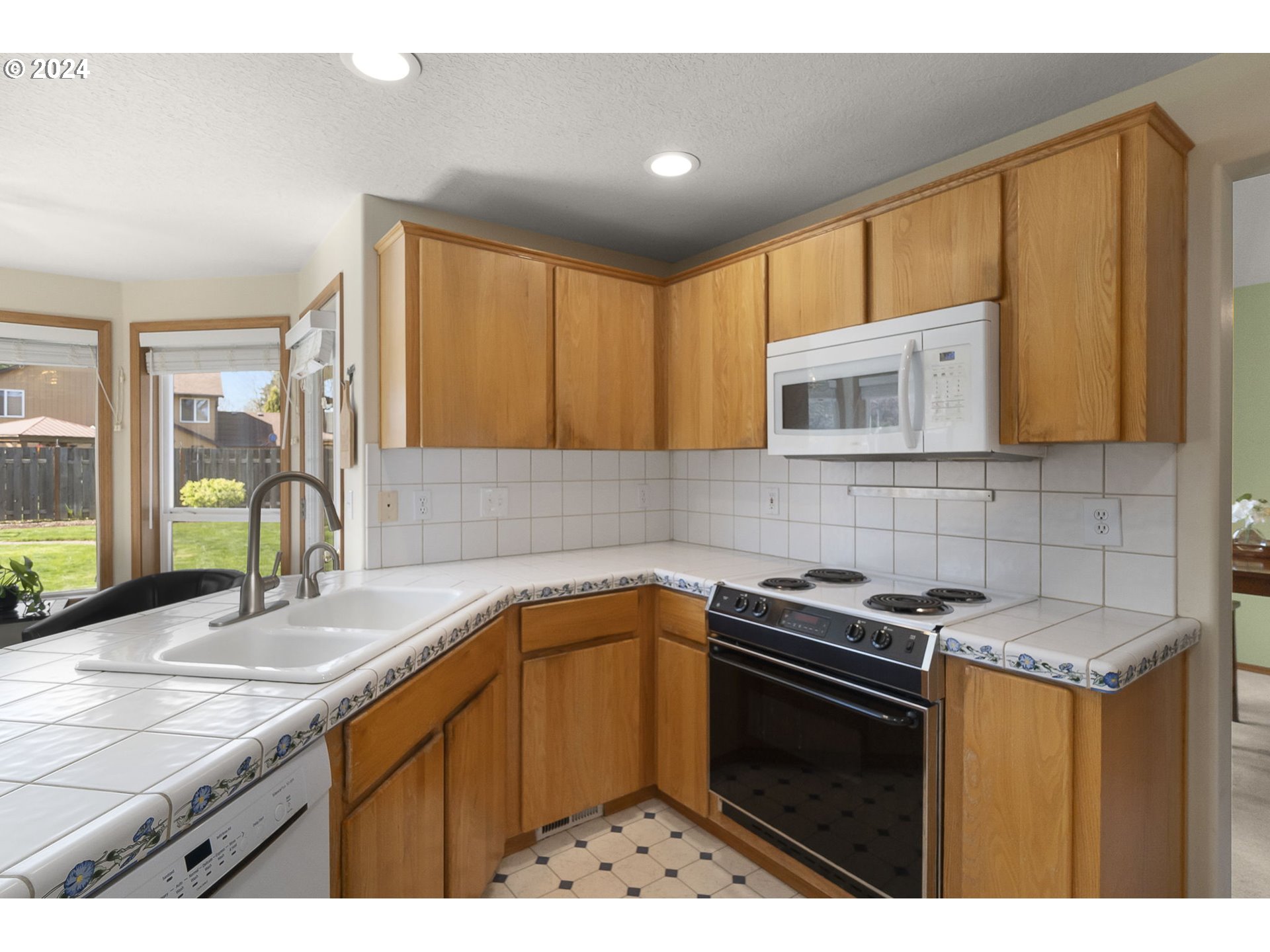 3181 NE 2ND CT