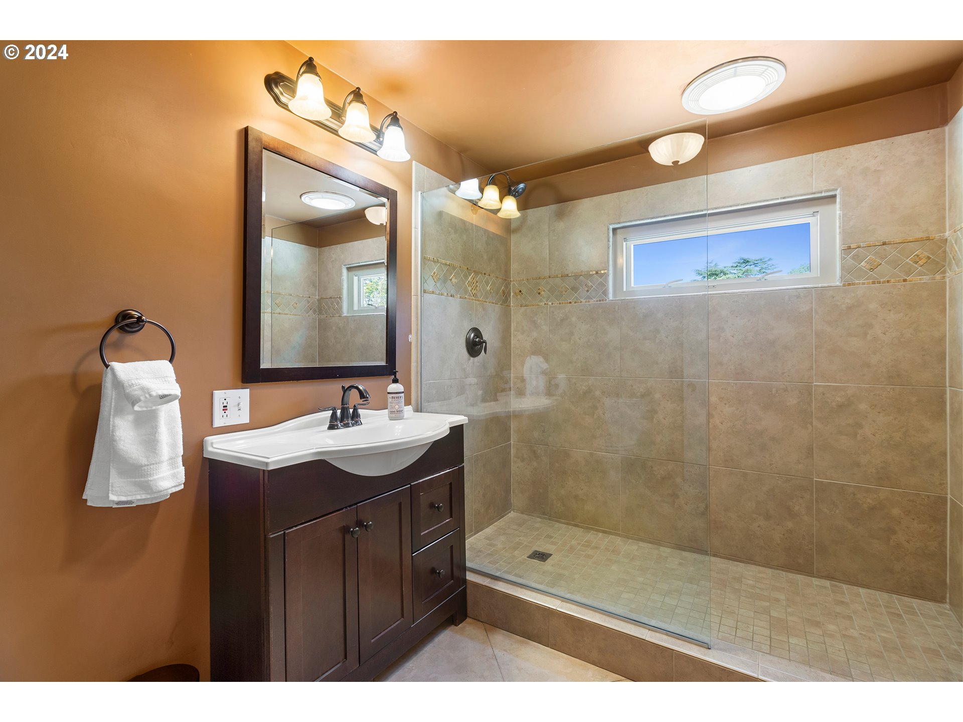 3316 NE CESAR E CHAVEZ BLVD